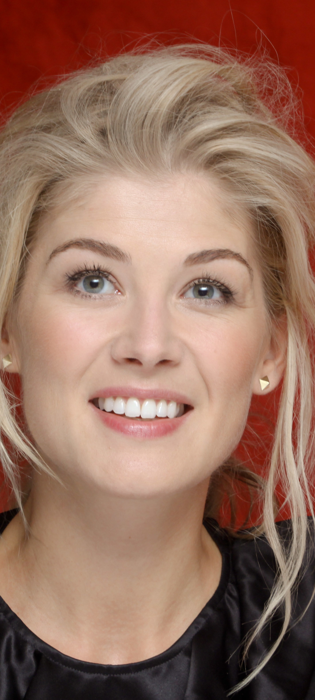 Handy-Wallpaper Berühmtheiten, Rosamund Pike kostenlos herunterladen.