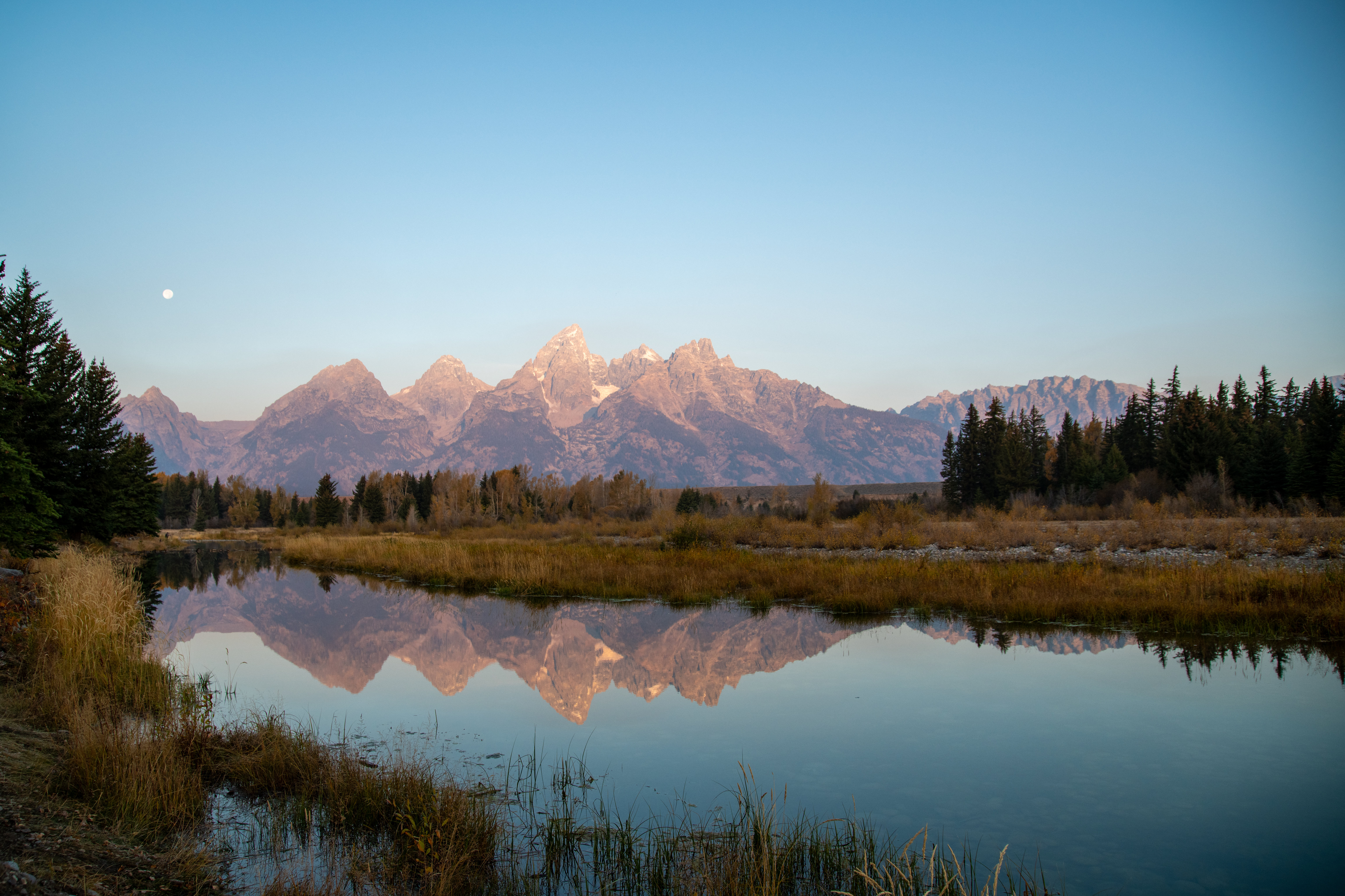 Handy-Wallpaper Natur, Reflexion, Grass, Mountains, See kostenlos herunterladen.