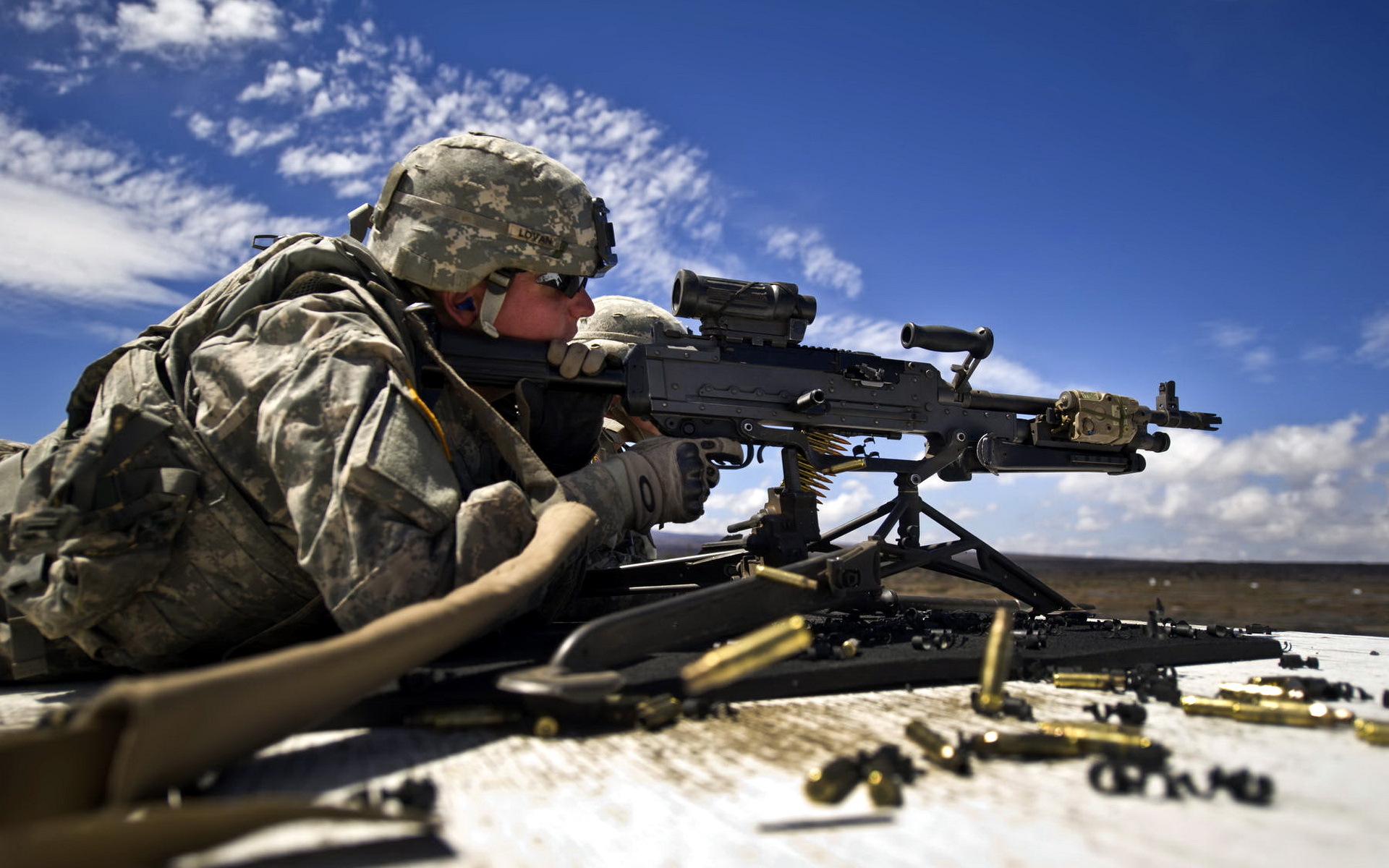 Download mobile wallpaper Weapon, War, Military, Soldier, Machine Gun for free.