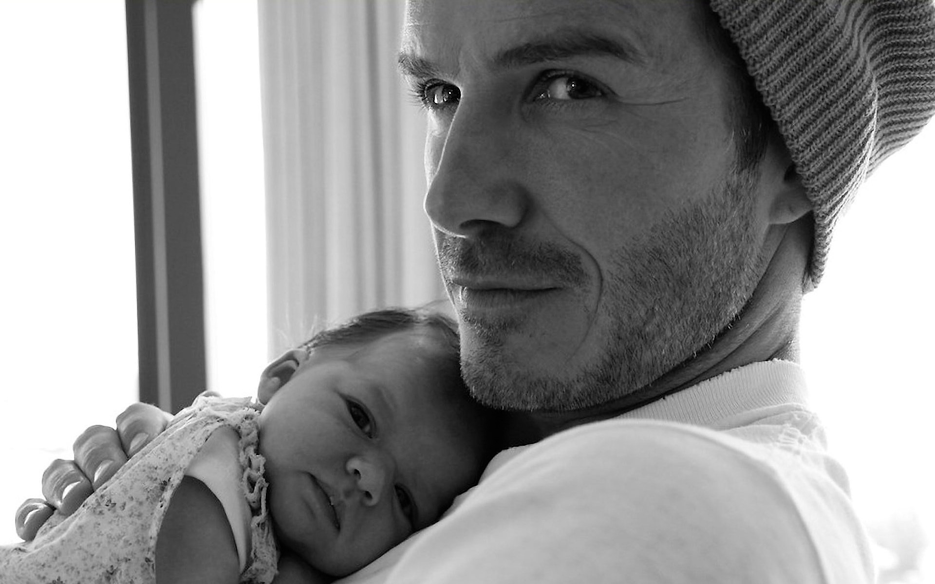 Download mobile wallpaper Sports, David Beckham, Love, Cute, Baby, Black & White for free.