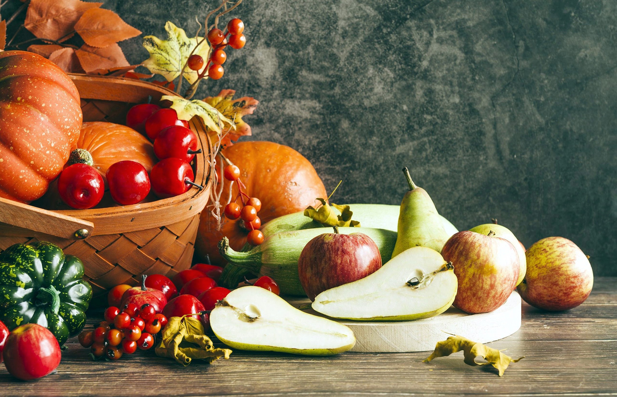 474882 завантажити картинку харчування, фрукти та овочі, яблуко, падіння, фрукти, груша, гарбуз - шпалери і заставки безкоштовно