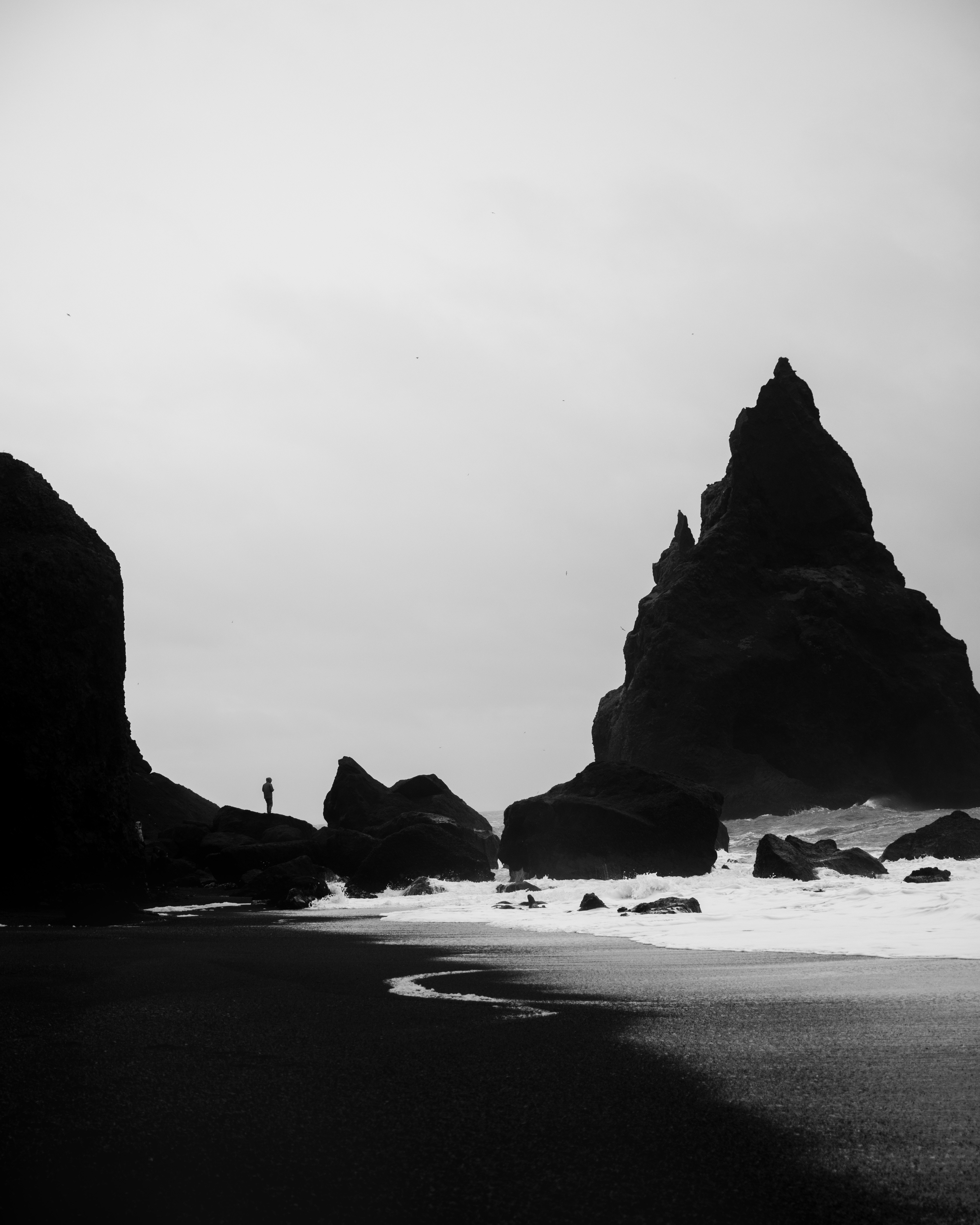 Free download wallpaper Nature, Coast, Cliff, Bw, Surf, Chb, Silhouettes on your PC desktop