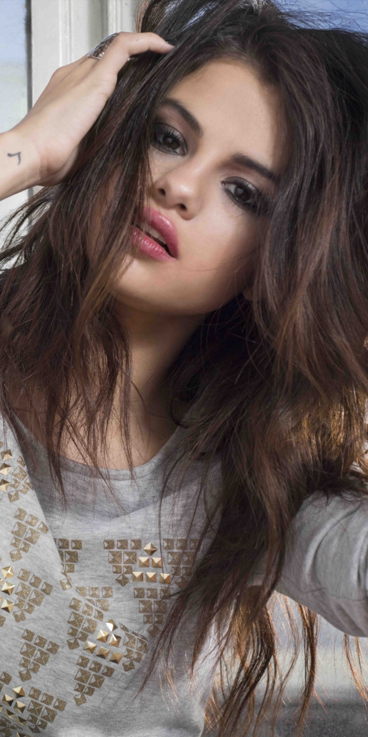 Handy-Wallpaper Musik, Selena Gomez, Sänger, Brünette, Lange Haare, Darstellerin kostenlos herunterladen.