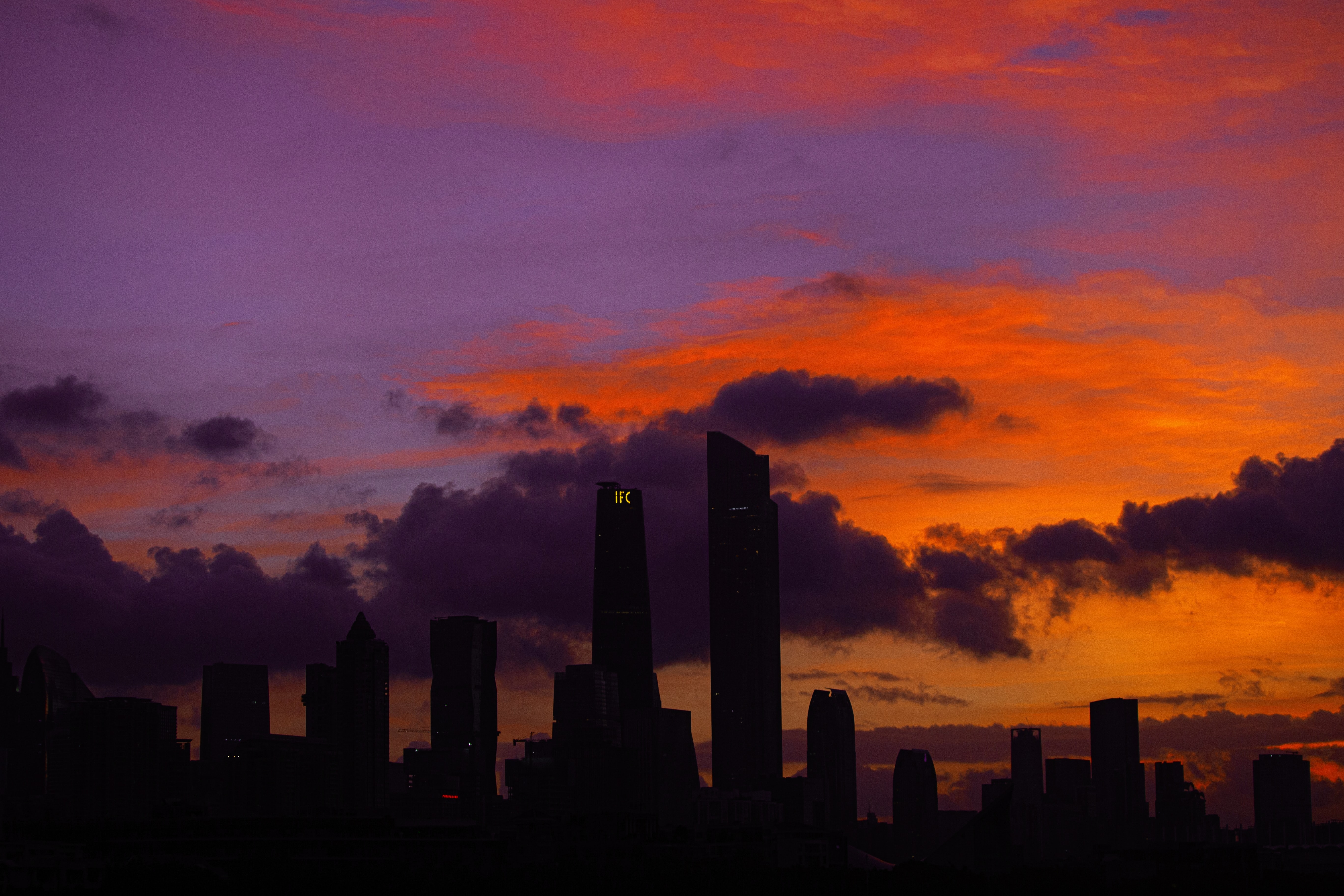 Laden Sie das Städte, Stadt, Wolkenkratzer, Gebäude, Silhouette, Sunset-Bild kostenlos auf Ihren PC-Desktop herunter