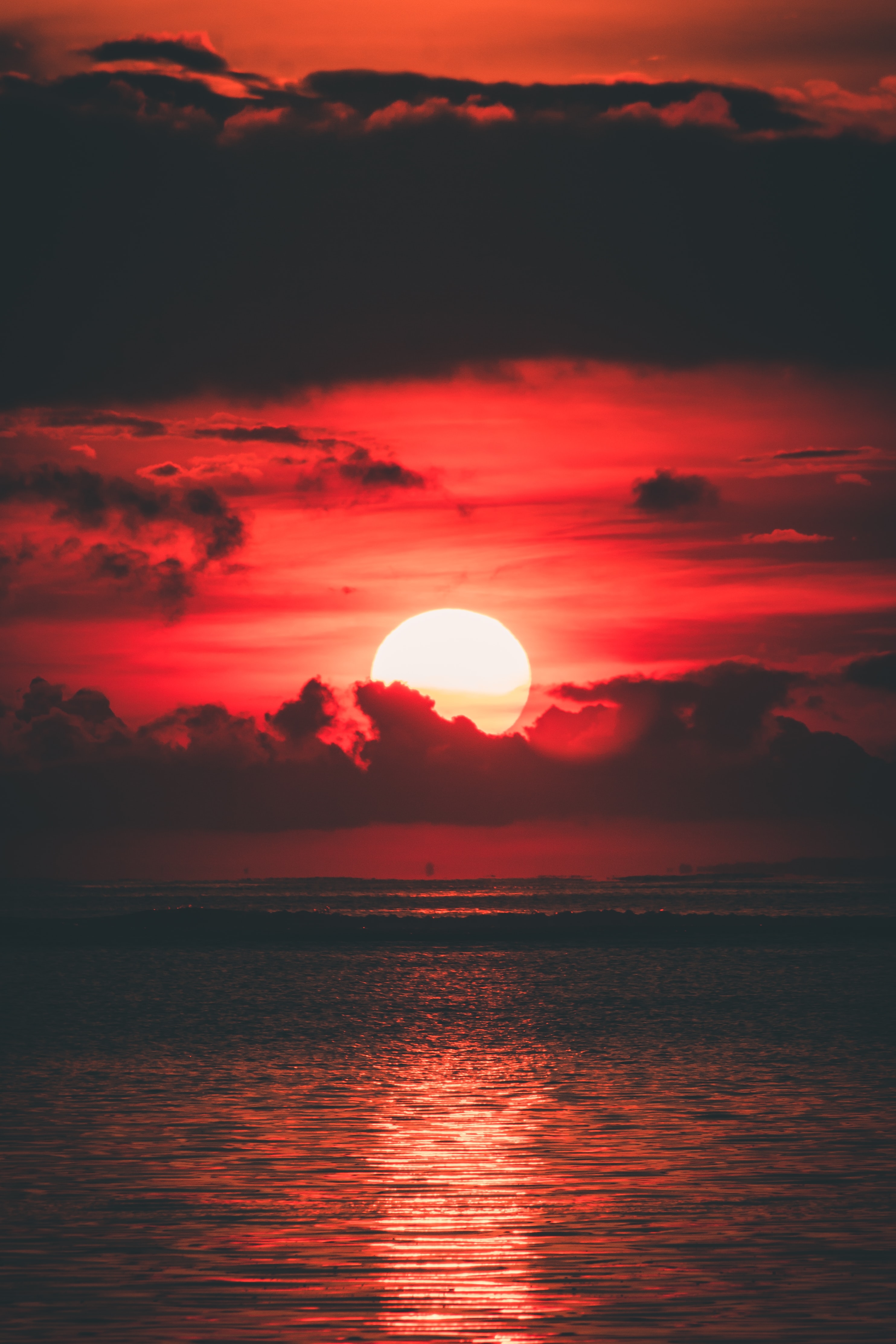 Free download wallpaper Water, Sunset, Clouds, Sun, Sea, Dark on your PC desktop