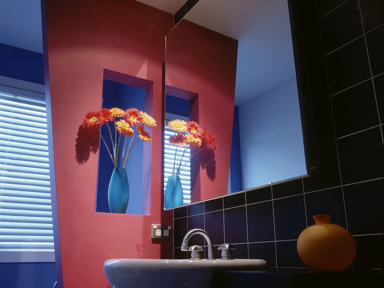 Download mobile wallpaper Bathroom, Miscellaneous, Miscellanea, Vase, Mirror, Flowers for free.