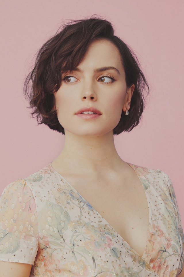 Download mobile wallpaper Brunette, American, Celebrity, Short Hair, Actress, Daisy Ridley for free.