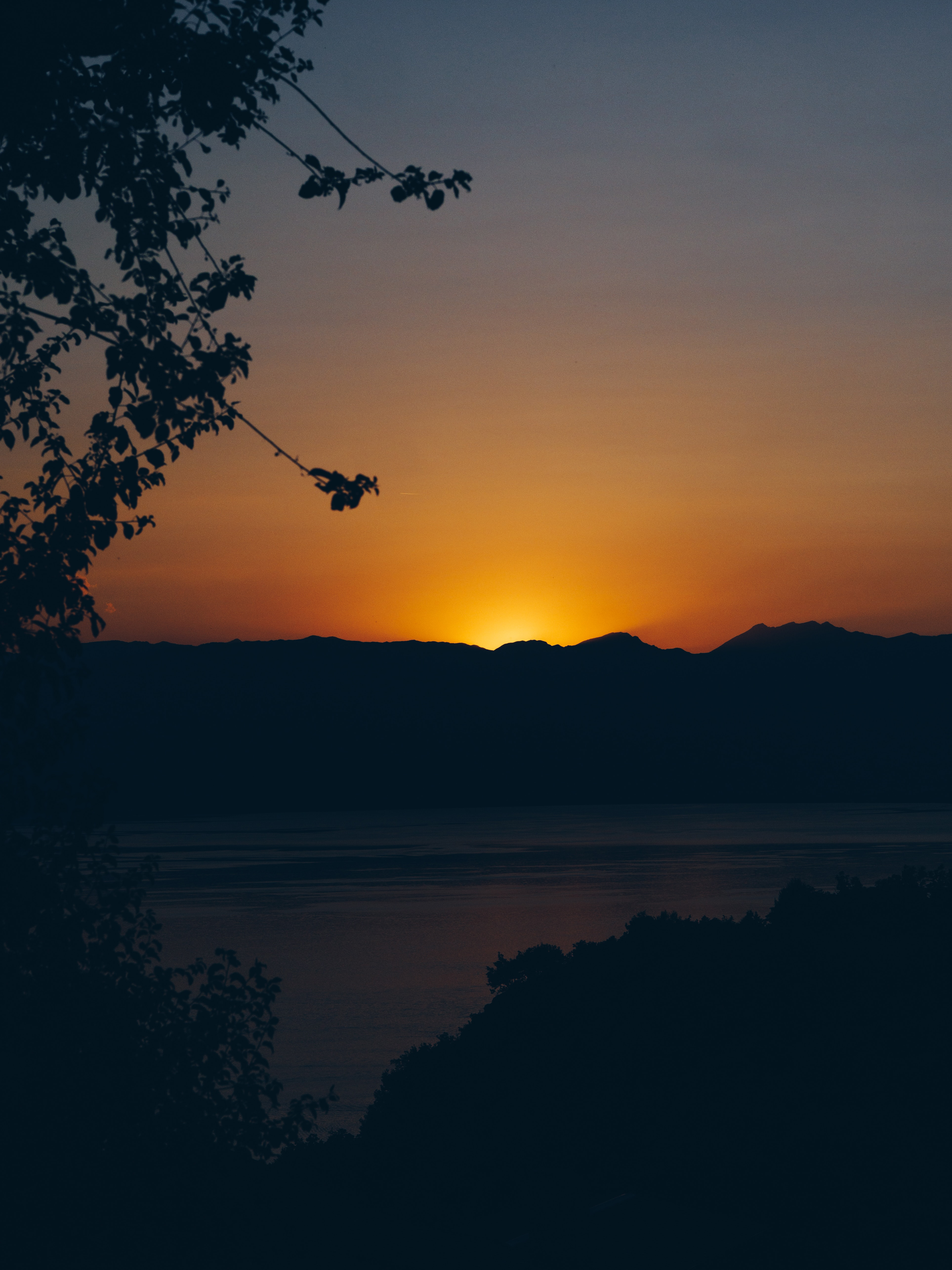 dark, twilight, sunset, mountains, lake, dusk Smartphone Background