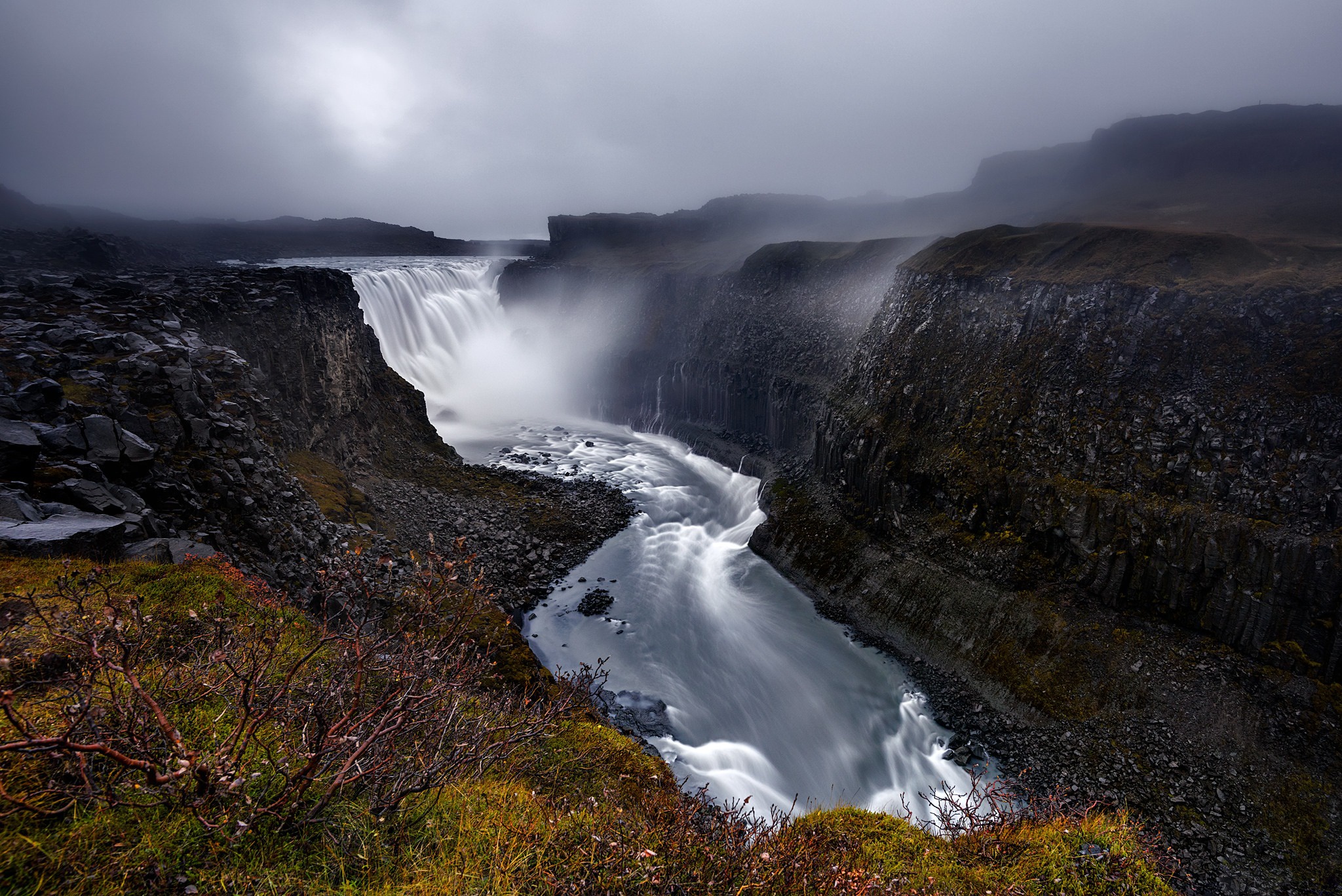 Descarga gratuita de fondo de pantalla para móvil de Naturaleza, Cascadas, Rio, Cascada, Niebla, Acantilado, Tierra/naturaleza.