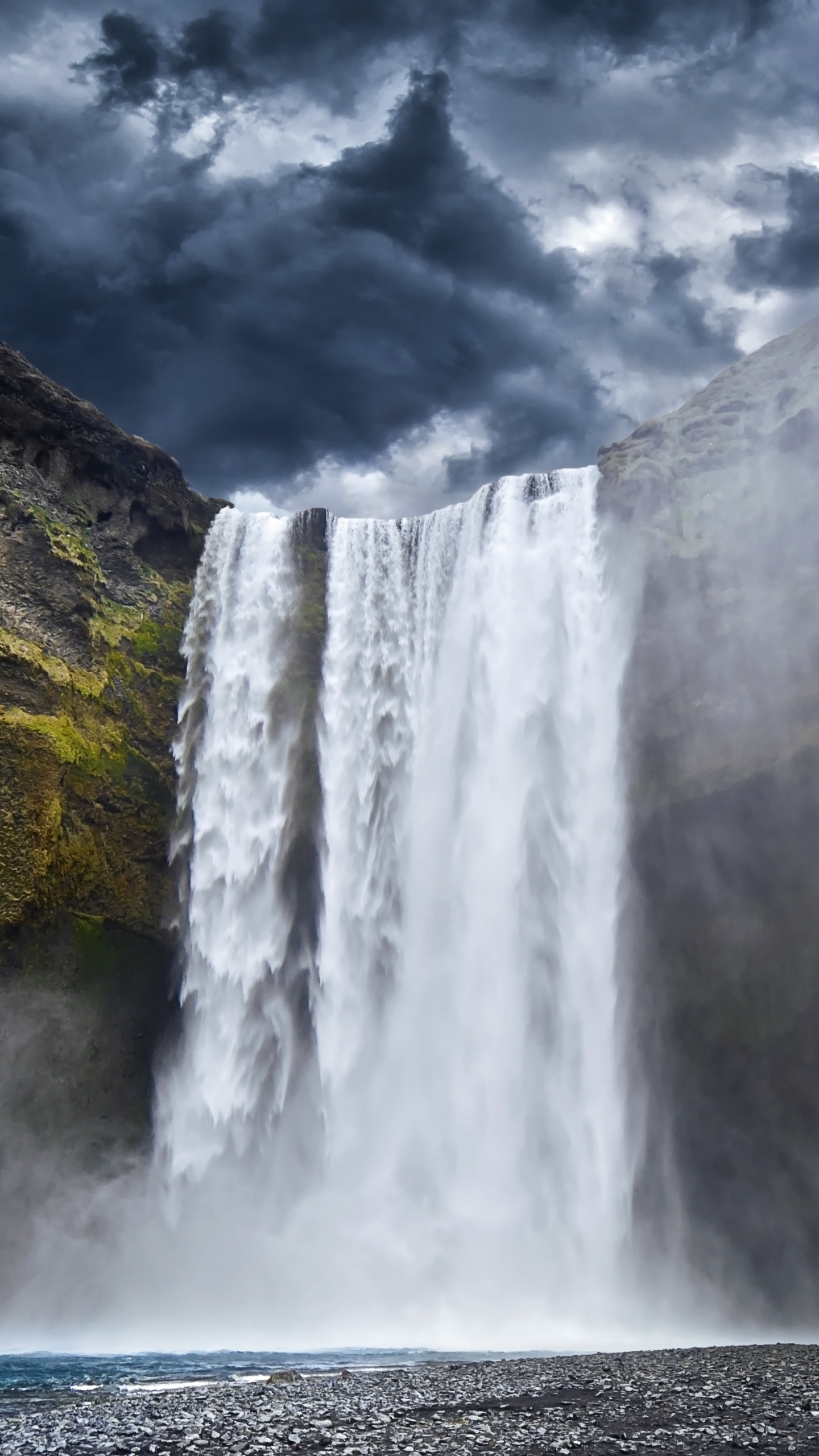 Download mobile wallpaper Waterfalls, Waterfall, Earth, Cloud, Iceland, Skógafoss, Skógafoss Waterfall for free.