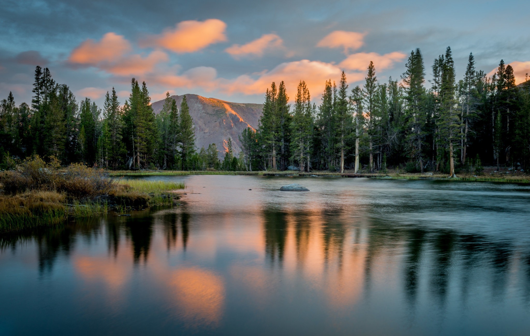 Laden Sie das Seen, See, Wald, Gebirge, Erde/natur-Bild kostenlos auf Ihren PC-Desktop herunter