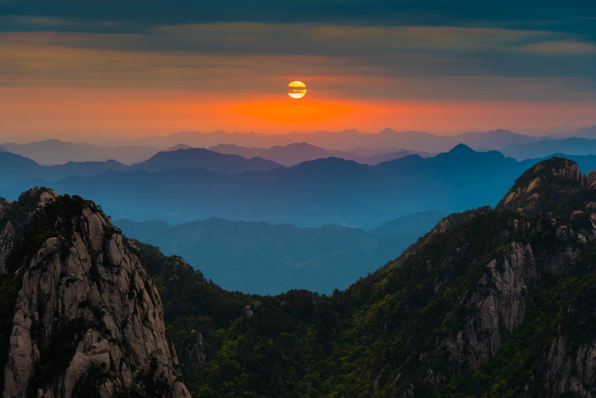 Free download wallpaper Landscape, Nature, Sunset, Horizon, Mountain, Earth on your PC desktop