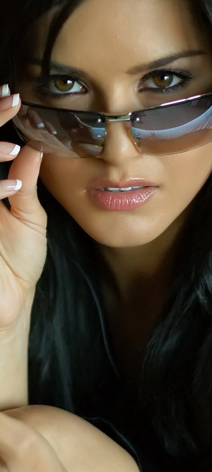 Handy-Wallpaper Sonnenbrille, Modell, Frauen, Indisch, Erwachsene, Darstellerin, Sonniger Leon, Bollywood kostenlos herunterladen.