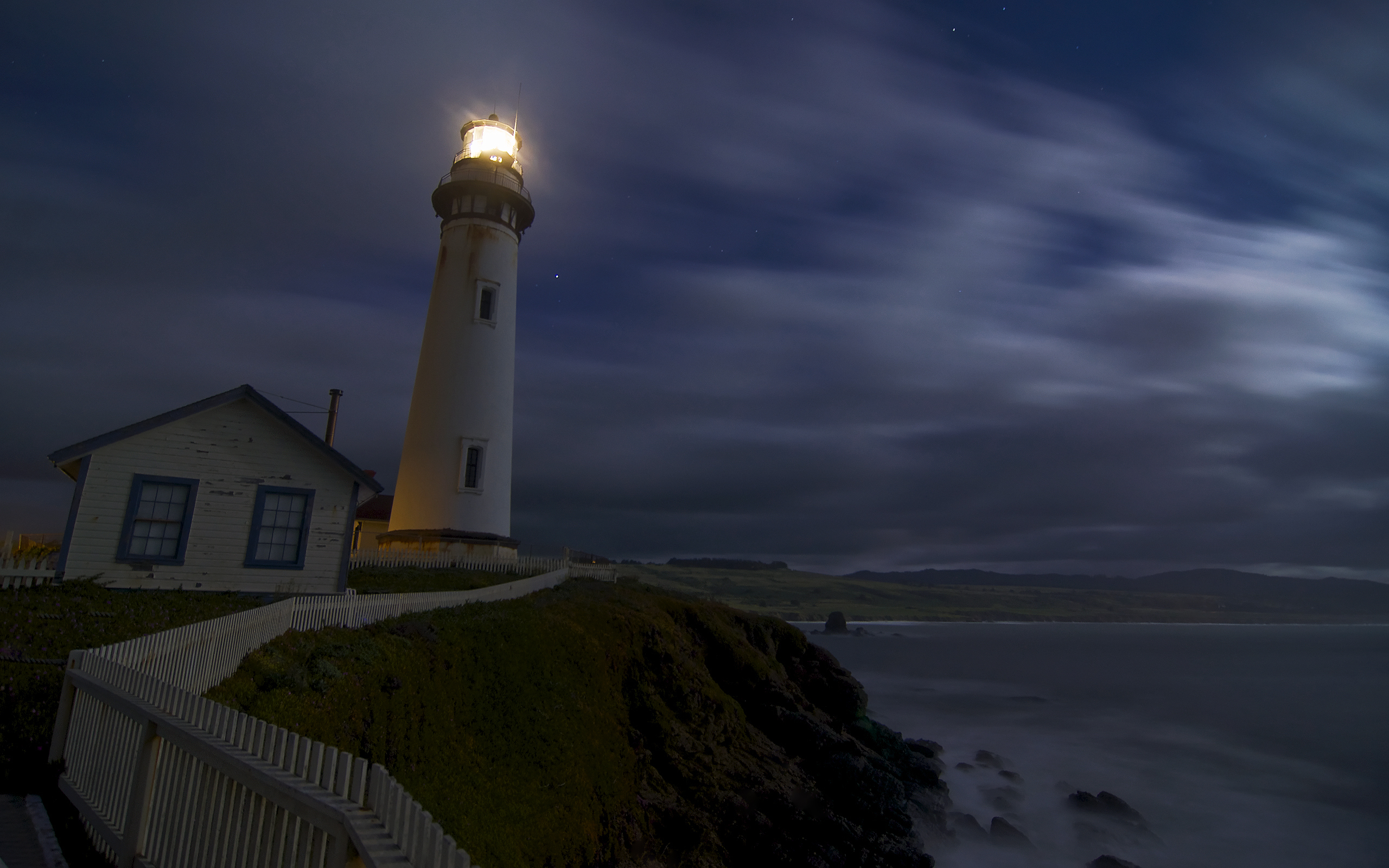 Free download wallpaper Lighthouse, Man Made on your PC desktop