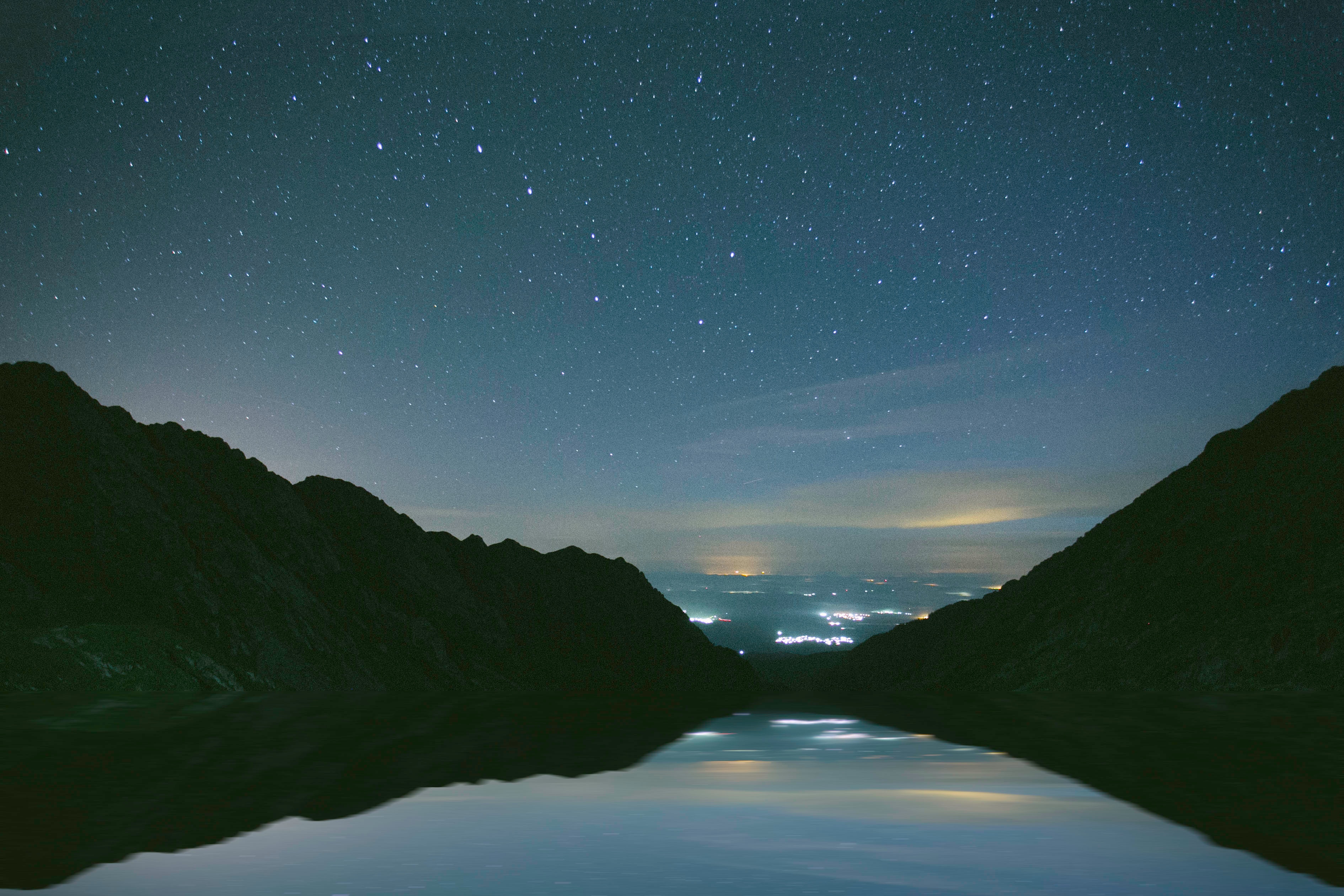 PCデスクトップに自然, 山脈, 湖, ナイト, 星空画像を無料でダウンロード