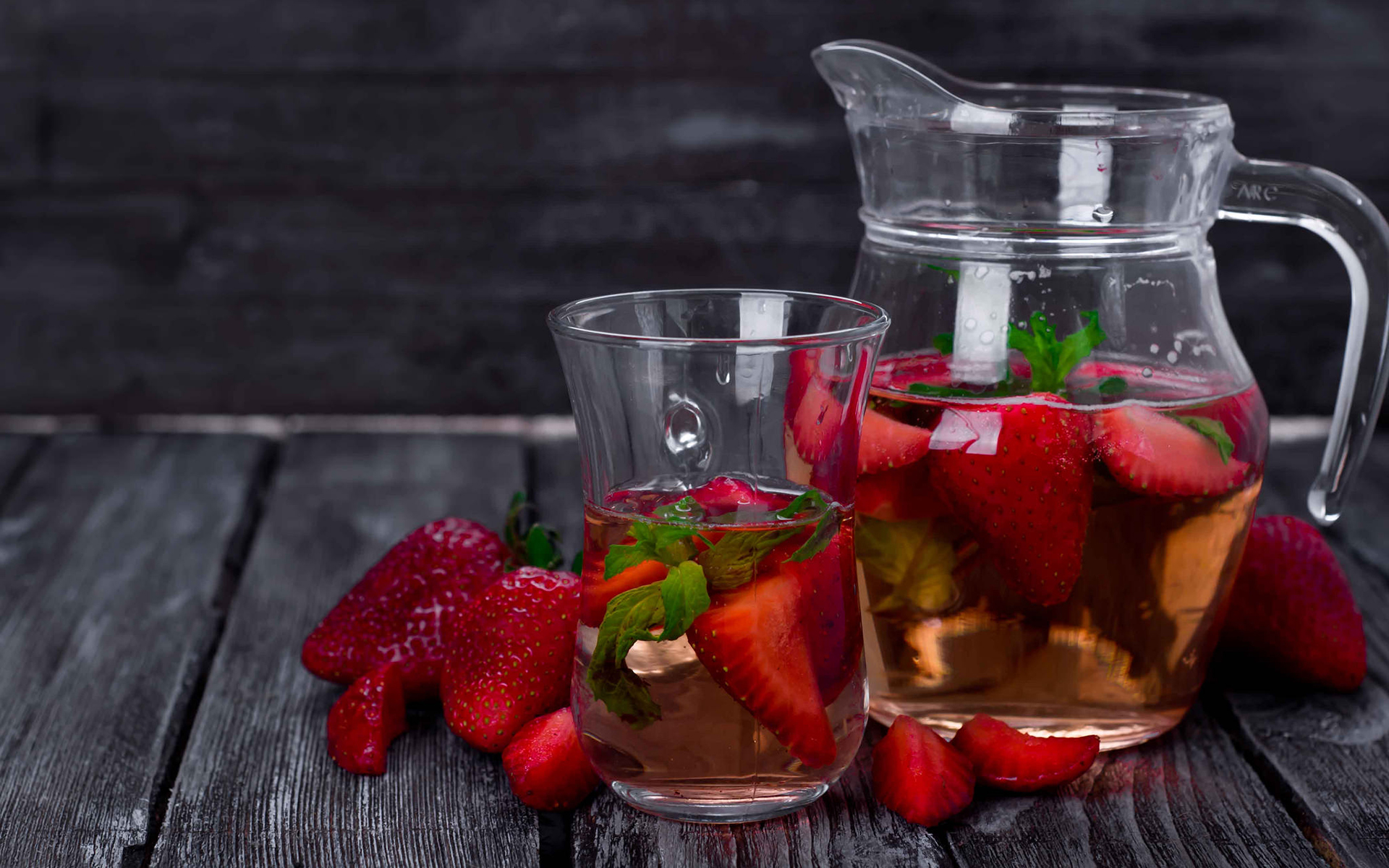 Free download wallpaper Food, Strawberry, Berry, Drink on your PC desktop