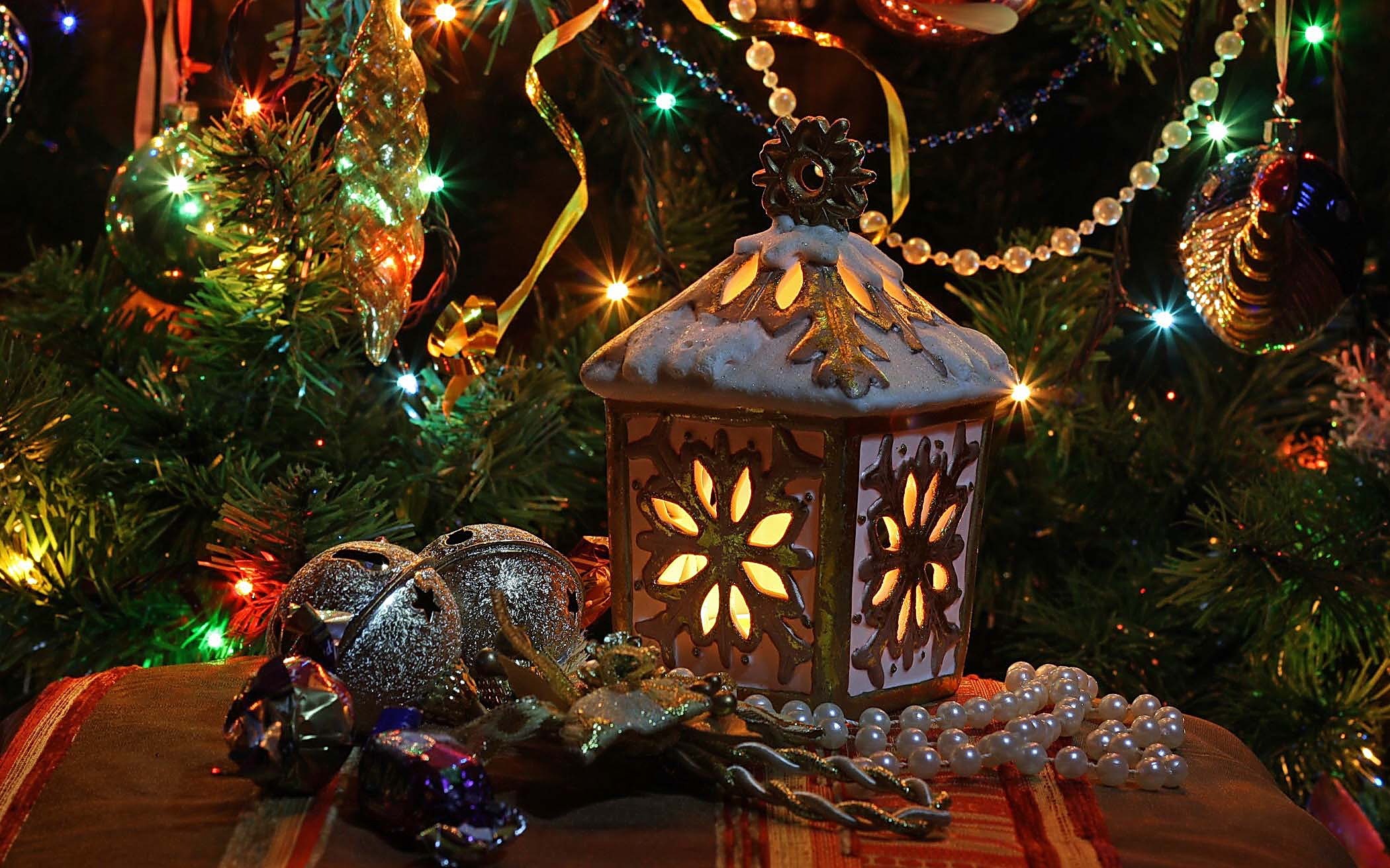 Download mobile wallpaper Christmas, Holiday, Lantern, Christmas Ornaments for free.