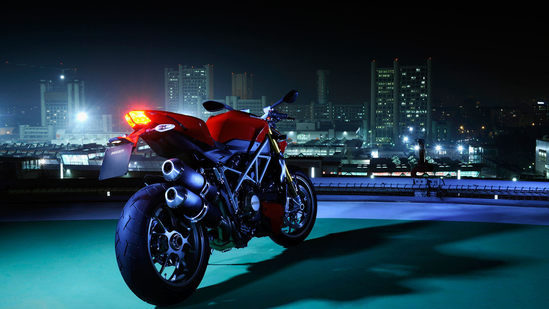 Laden Sie Ducati Streetfighter HD-Desktop-Hintergründe herunter