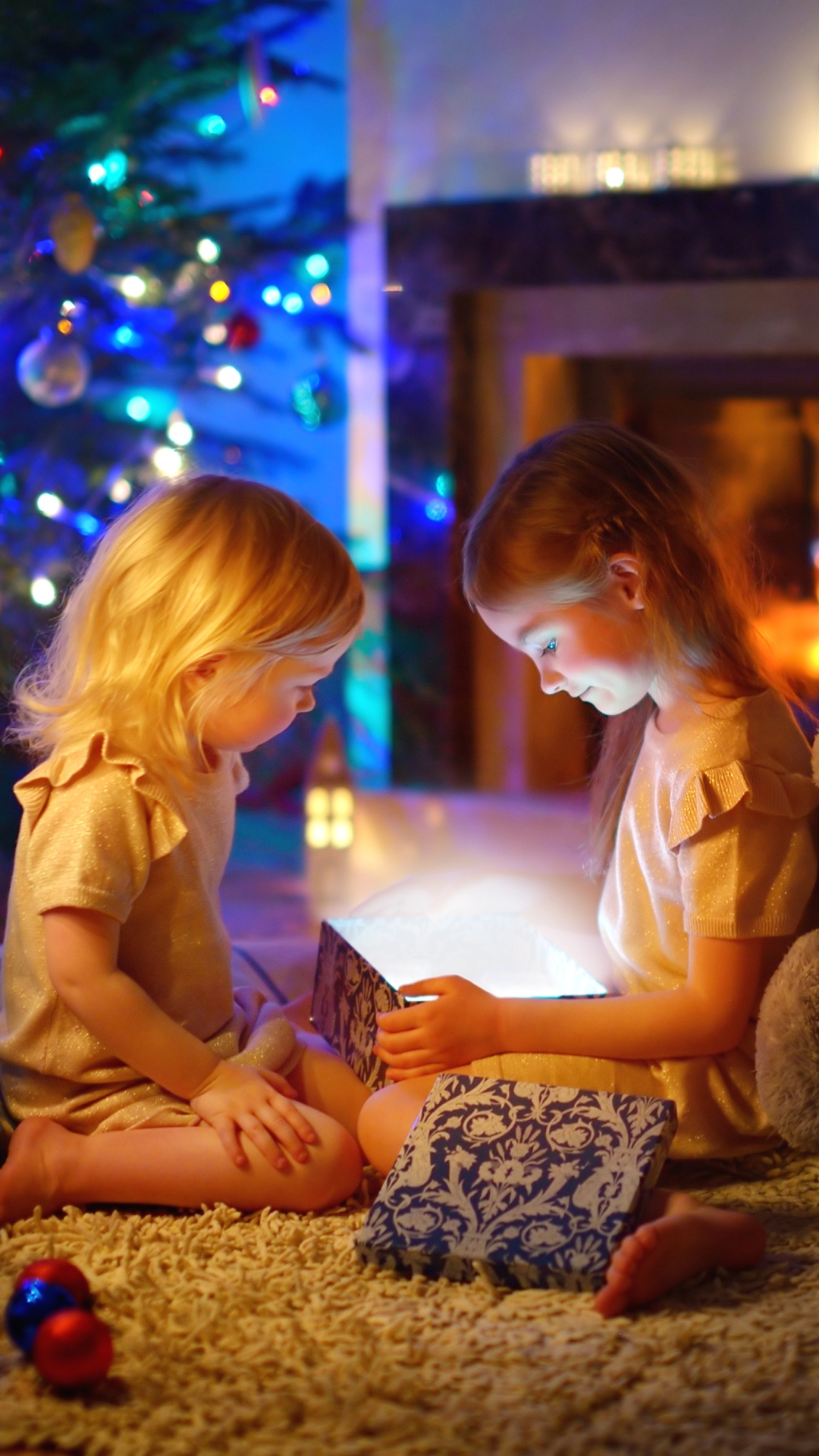 Téléchargez des papiers peints mobile Noël, Cadeau, Enfant, Photographie, Cheminée, Ours En Peluche, Petite Fille gratuitement.