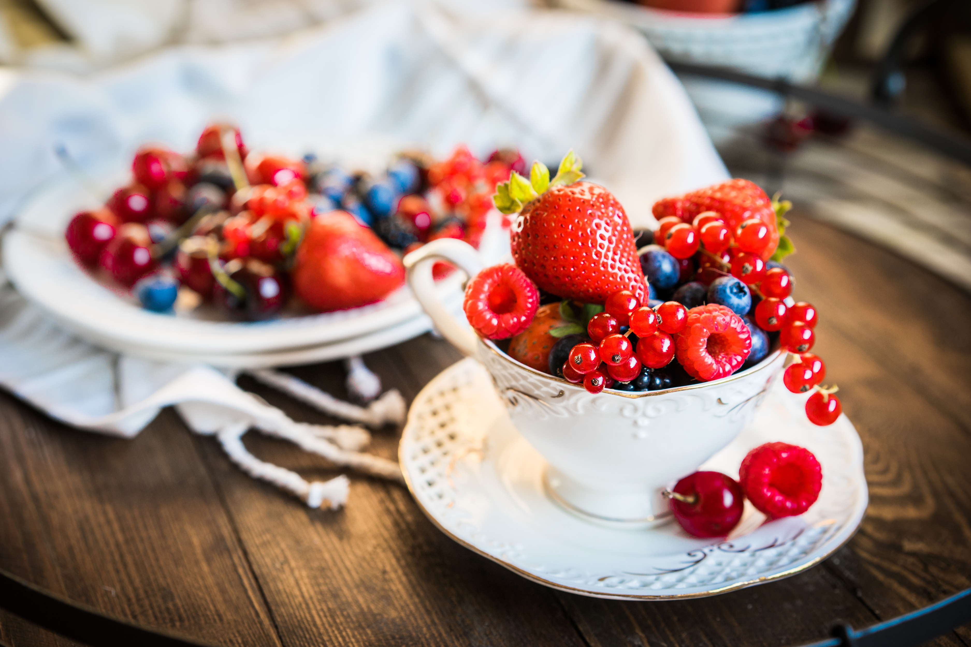 Laden Sie das Erdbeere, Himbeere, Tasse, Frucht, Nahrungsmittel, Johannisbeeren-Bild kostenlos auf Ihren PC-Desktop herunter
