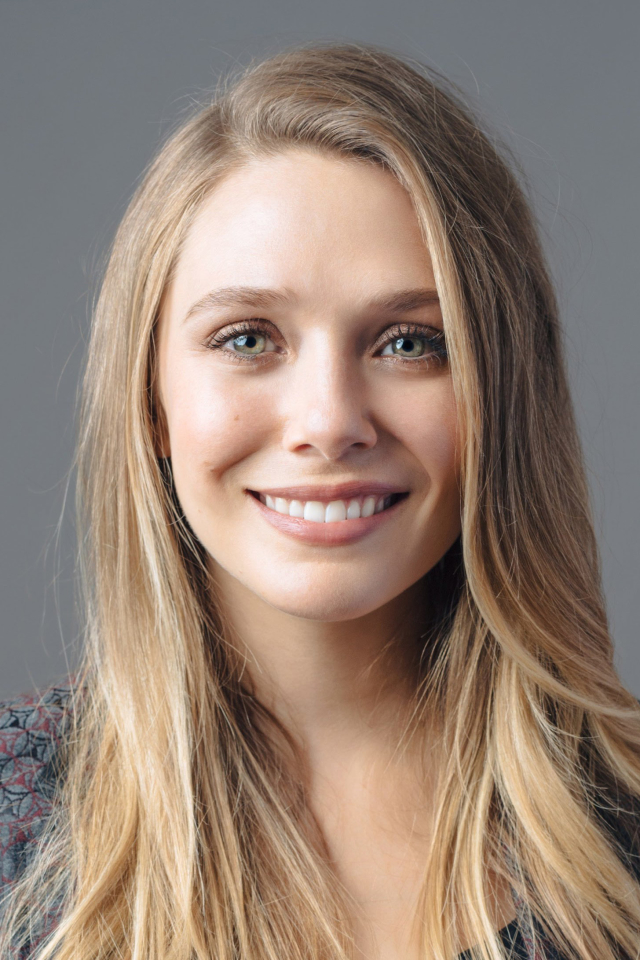 Download mobile wallpaper Smile, Blonde, American, Celebrity, Actress, Elizabeth Olsen for free.