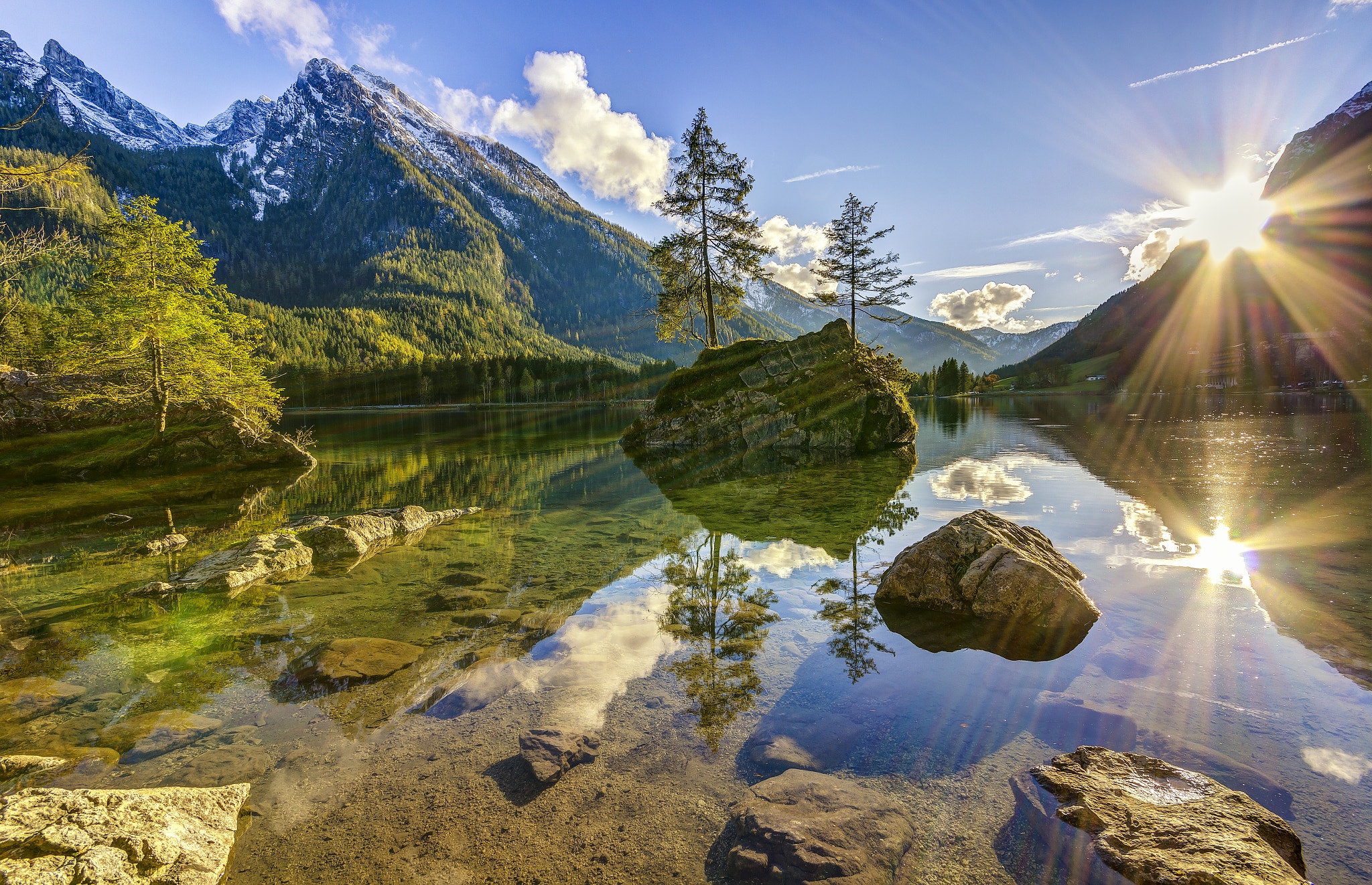 Descarga gratis la imagen Naturaleza, Montaña, Lago, Rayo De Sol, Tierra/naturaleza, Reflejo en el escritorio de tu PC