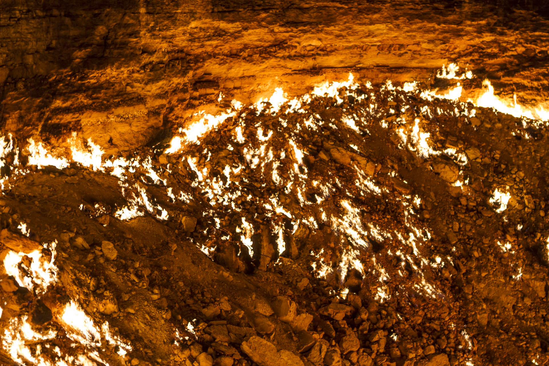 1031339 скачать обои газовый кратер дарваза, туркменистан, земля/природа - заставки и картинки бесплатно