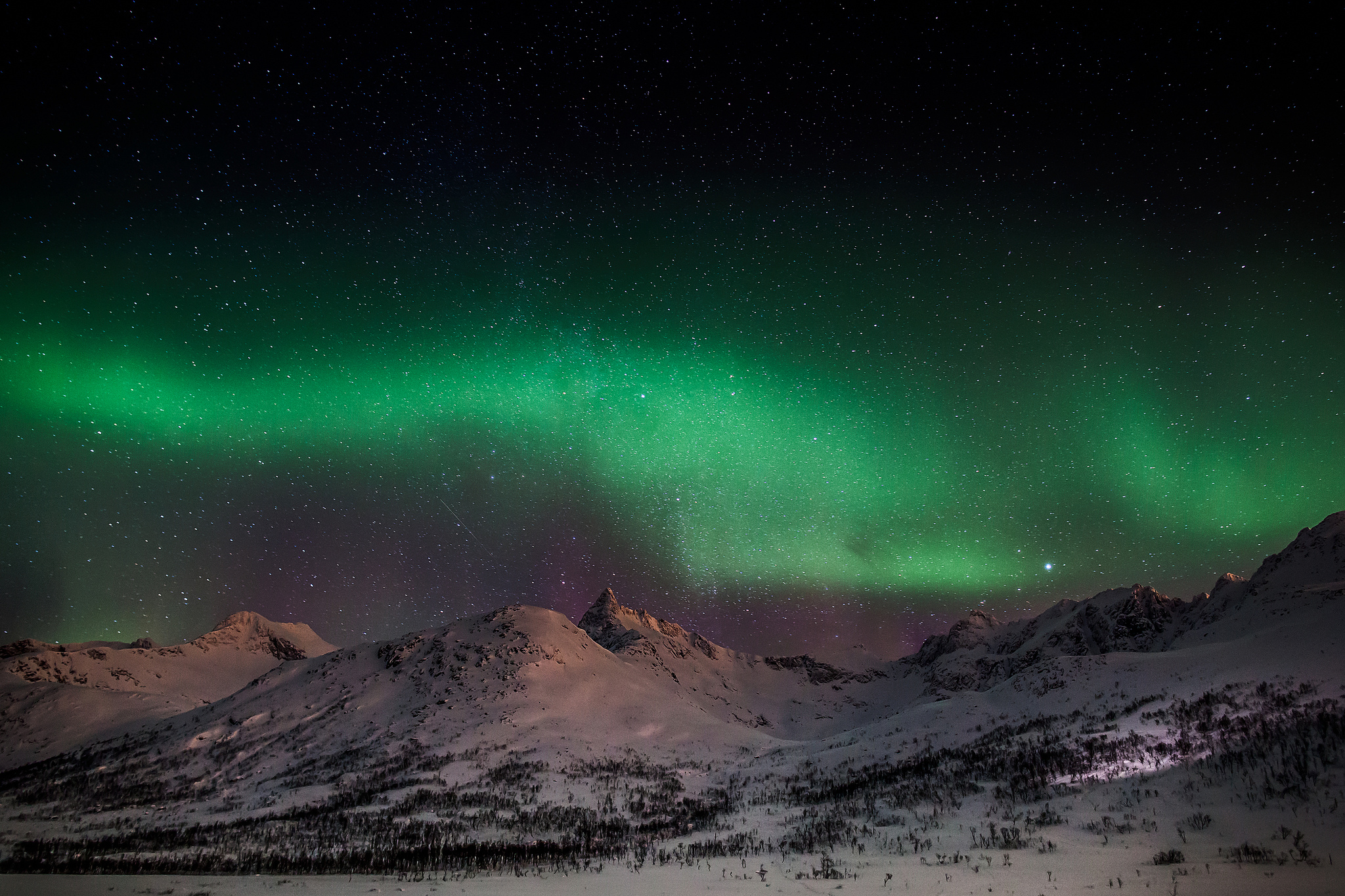 Téléchargez gratuitement l'image Hiver, Etoiles, Nuit, Montagne, Lumière, Aurore Boréale, La Nature, Terre/nature, Neiger sur le bureau de votre PC