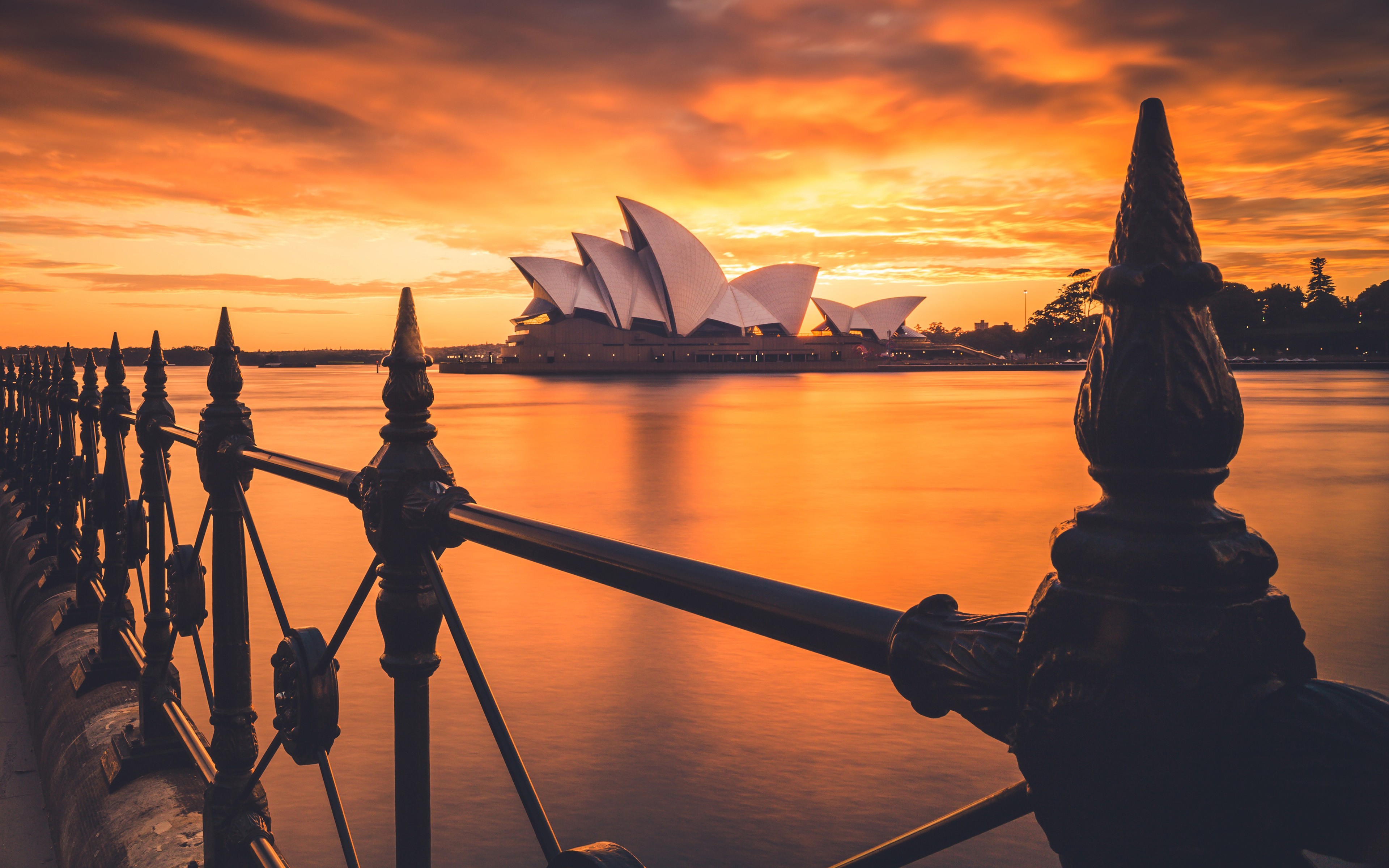 Скачать картинку Сидней, Австралия, Сиднейский Оперный Театр, Сделано Человеком в телефон бесплатно.