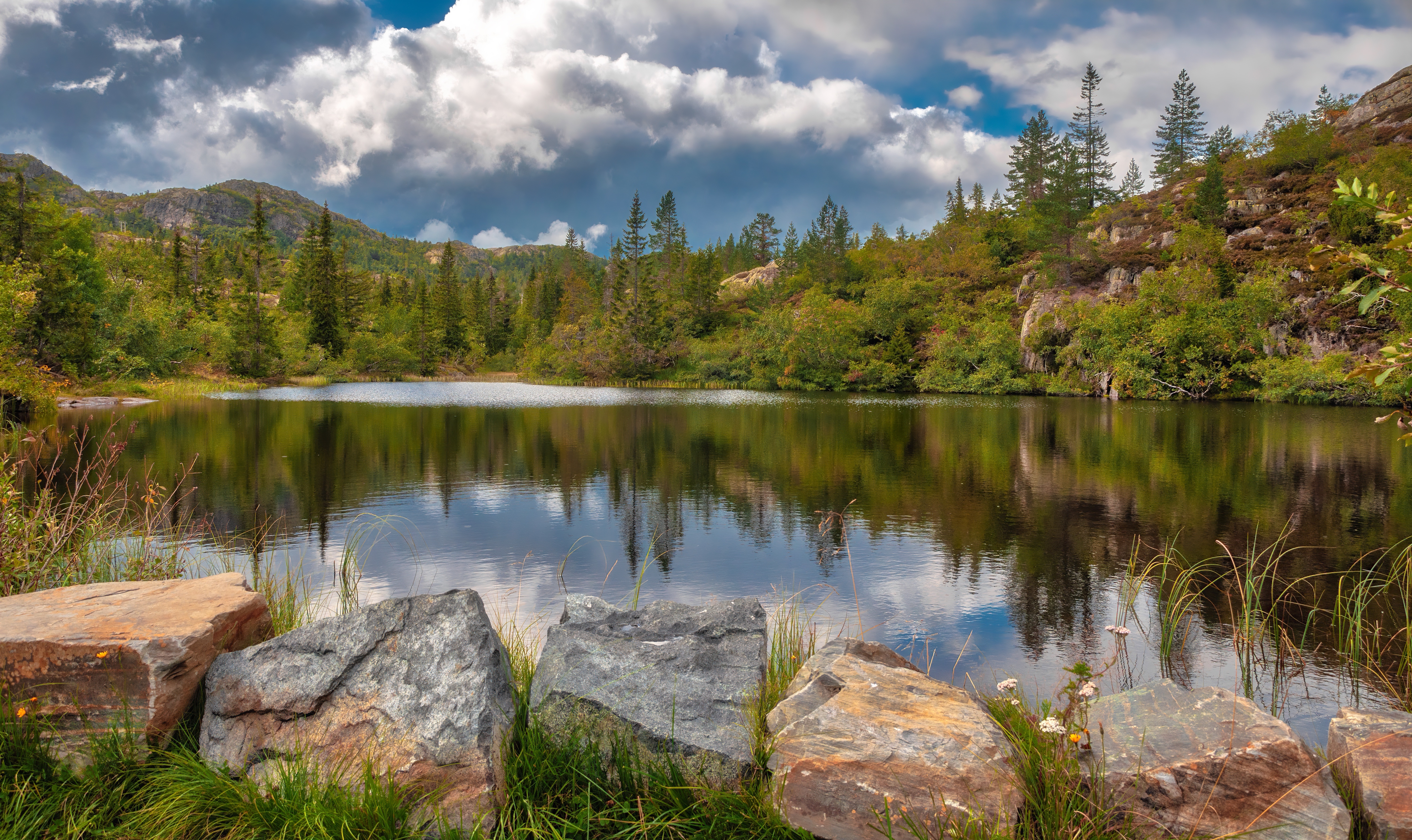 Laden Sie das Seen, See, Stein, Gebirge, Wolke, Erde/natur, Spiegelung-Bild kostenlos auf Ihren PC-Desktop herunter