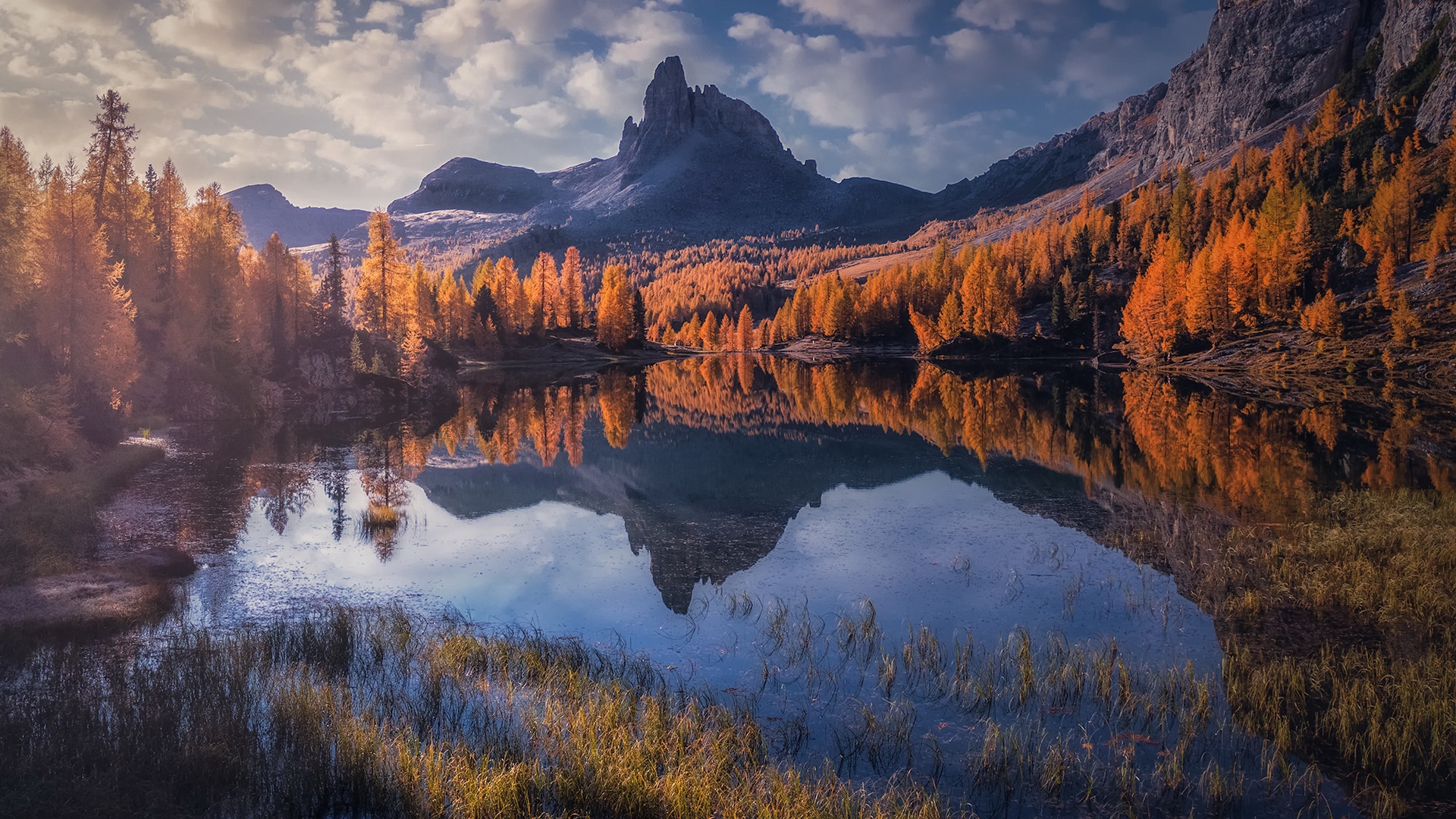 Скачать картинку Осень, Озера, Озеро, Отражение, Земля/природа в телефон бесплатно.