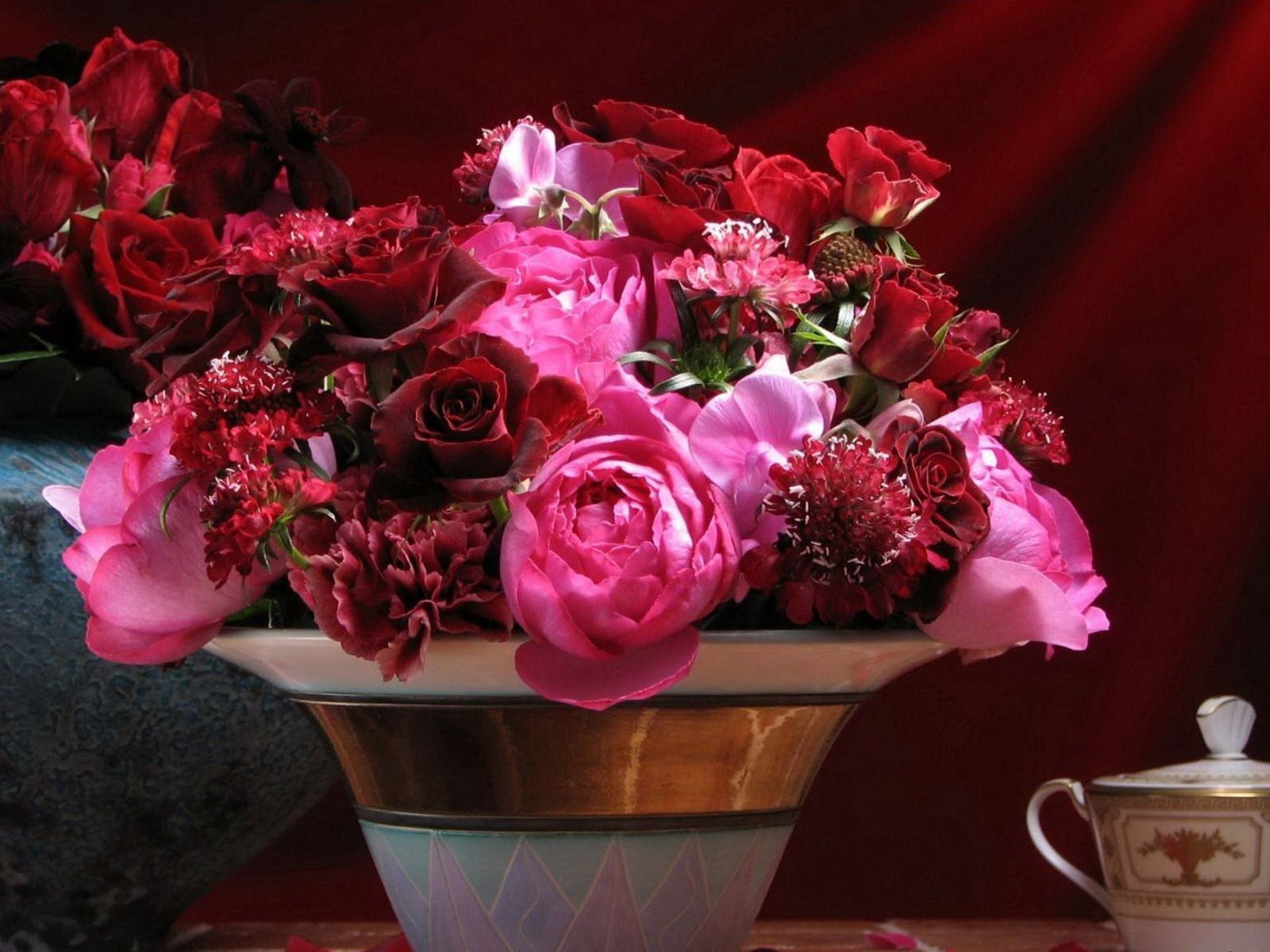 Free download wallpaper Flowers, Roses, Carnations, Petals, Bouquet, Table, Vase on your PC desktop
