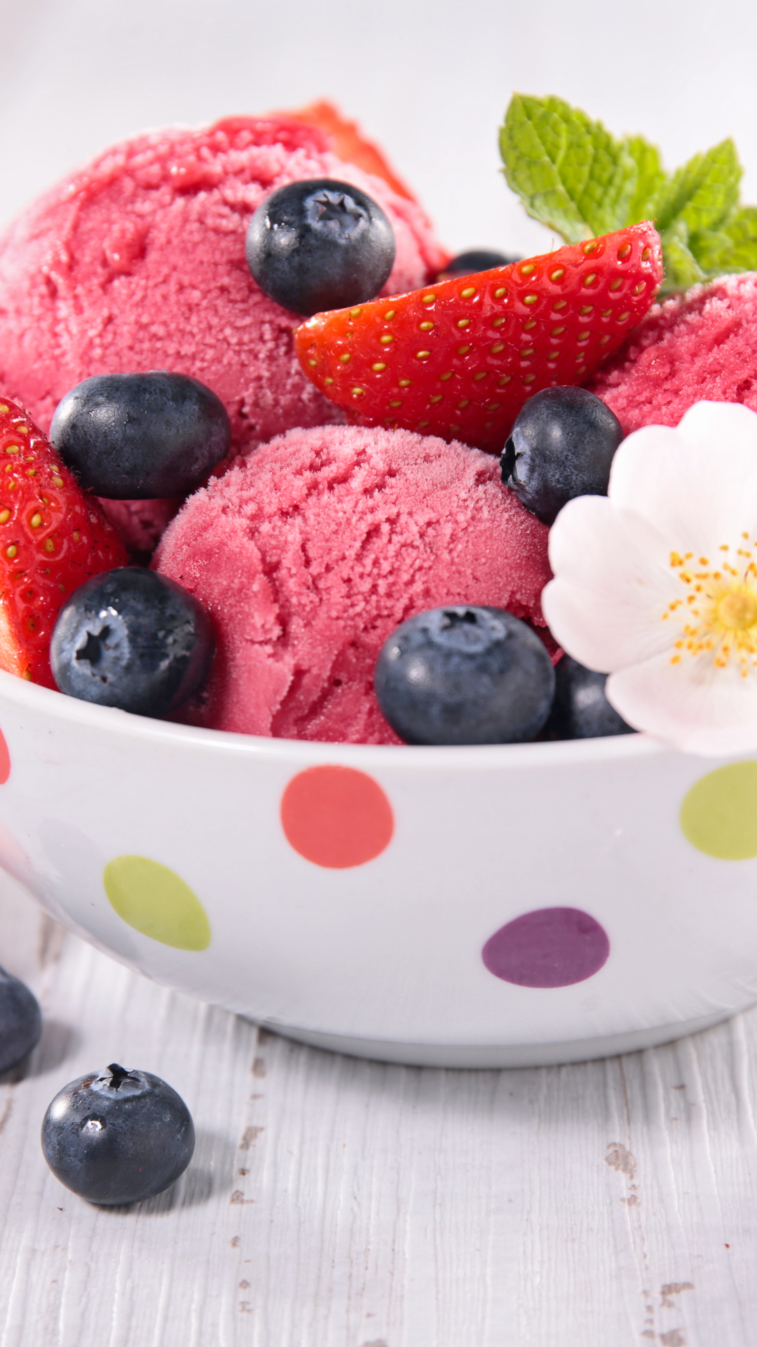 Download mobile wallpaper Food, Strawberry, Blueberry, Ice Cream, Berry, Fruit for free.