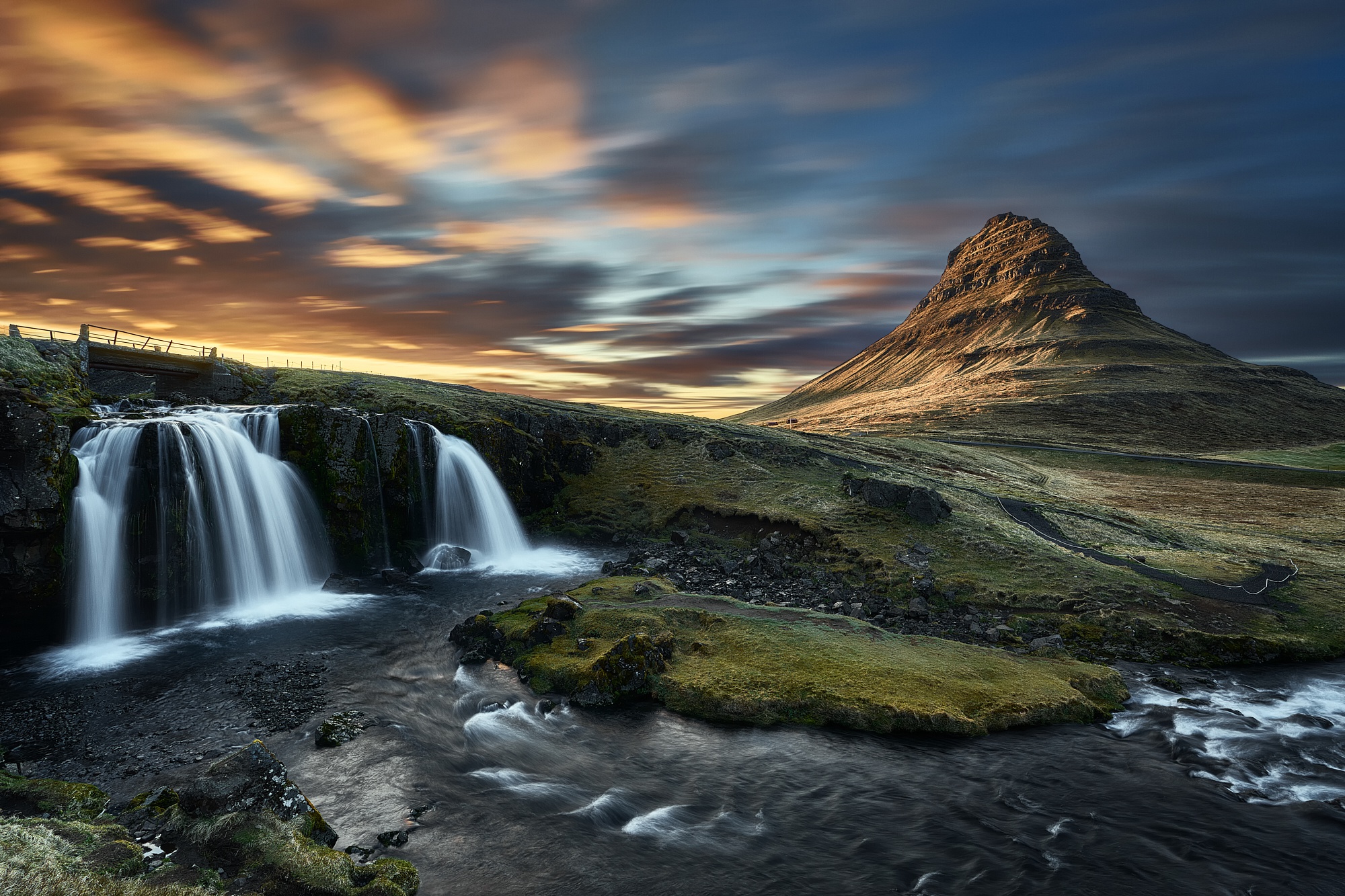 991505 завантажити шпалери земля, кірк'юфелл, ісландія, кіркюфосс, гора, небо, захід сонця, водоспад - заставки і картинки безкоштовно