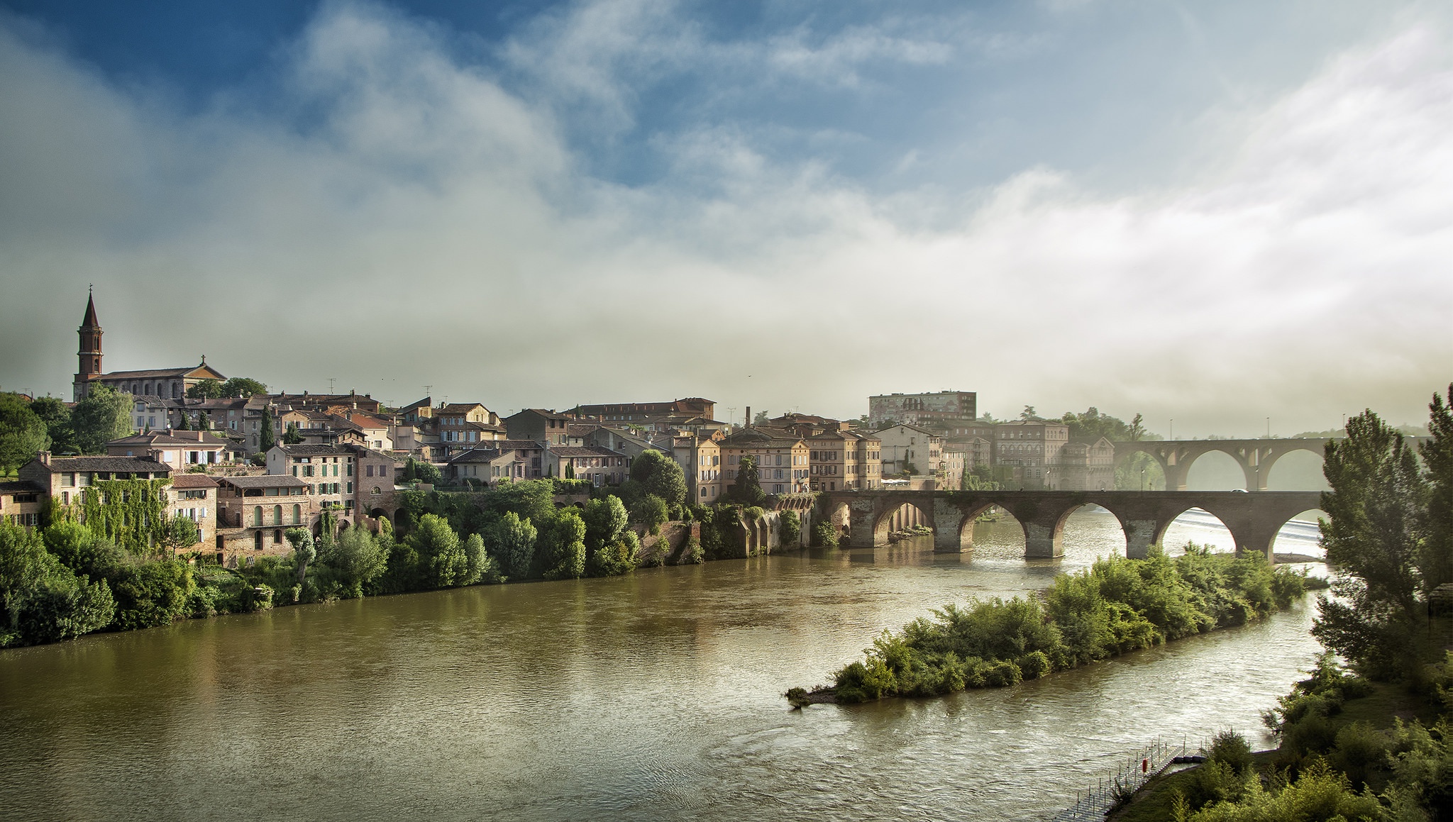 Скачать картинку Города, Река, Франция, Мост, Городок, Сделано Человеком в телефон бесплатно.
