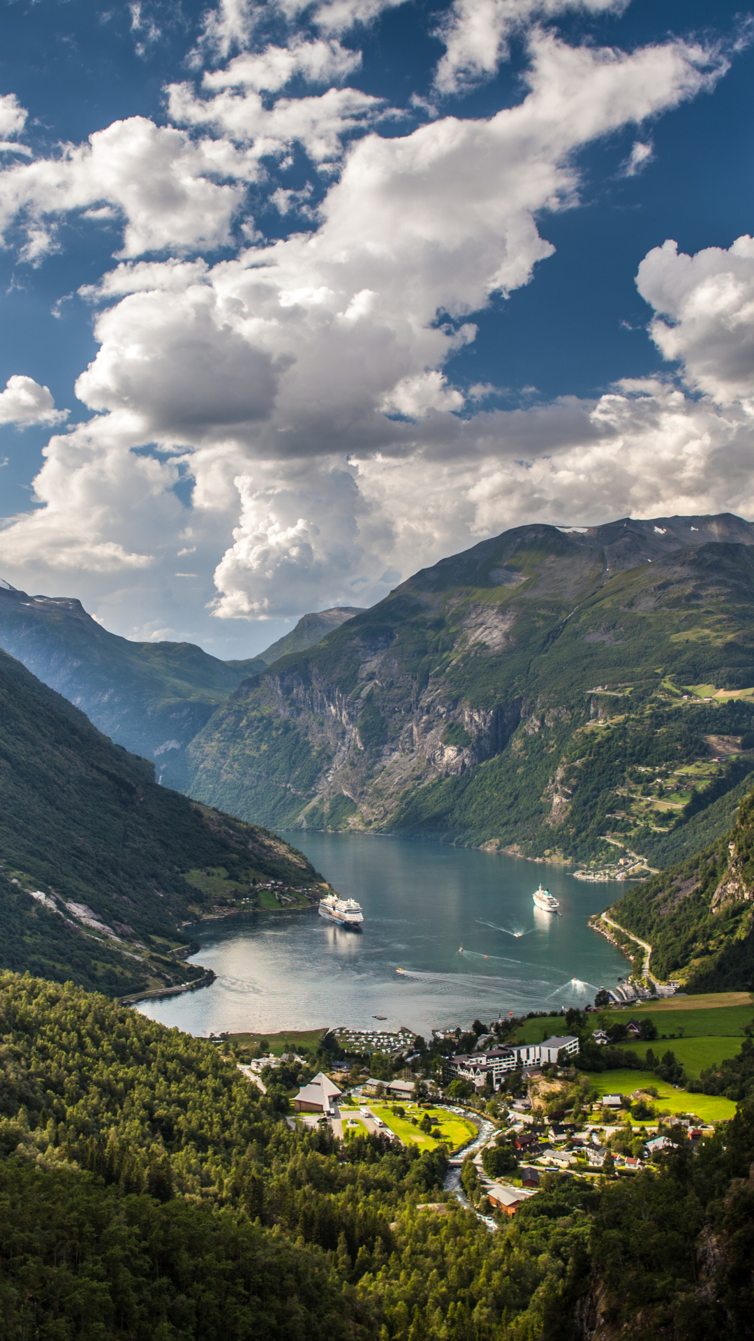 1293018 télécharger le fond d'écran scandinavie, terre/nature, geirangerfjord, bateau de croisière, fjord, norvège, geiranger, montagne, nuage - économiseurs d'écran et images gratuitement