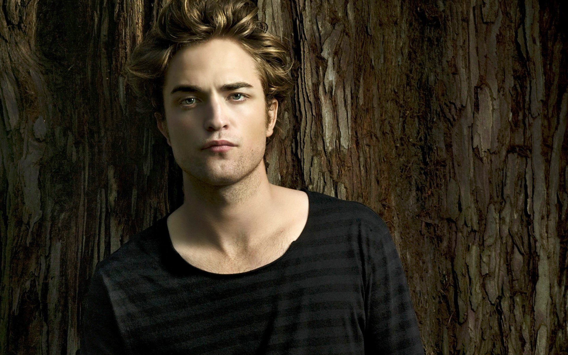 Download mobile wallpaper Robert Pattinson, Wood, Celebrity, Actor for free.