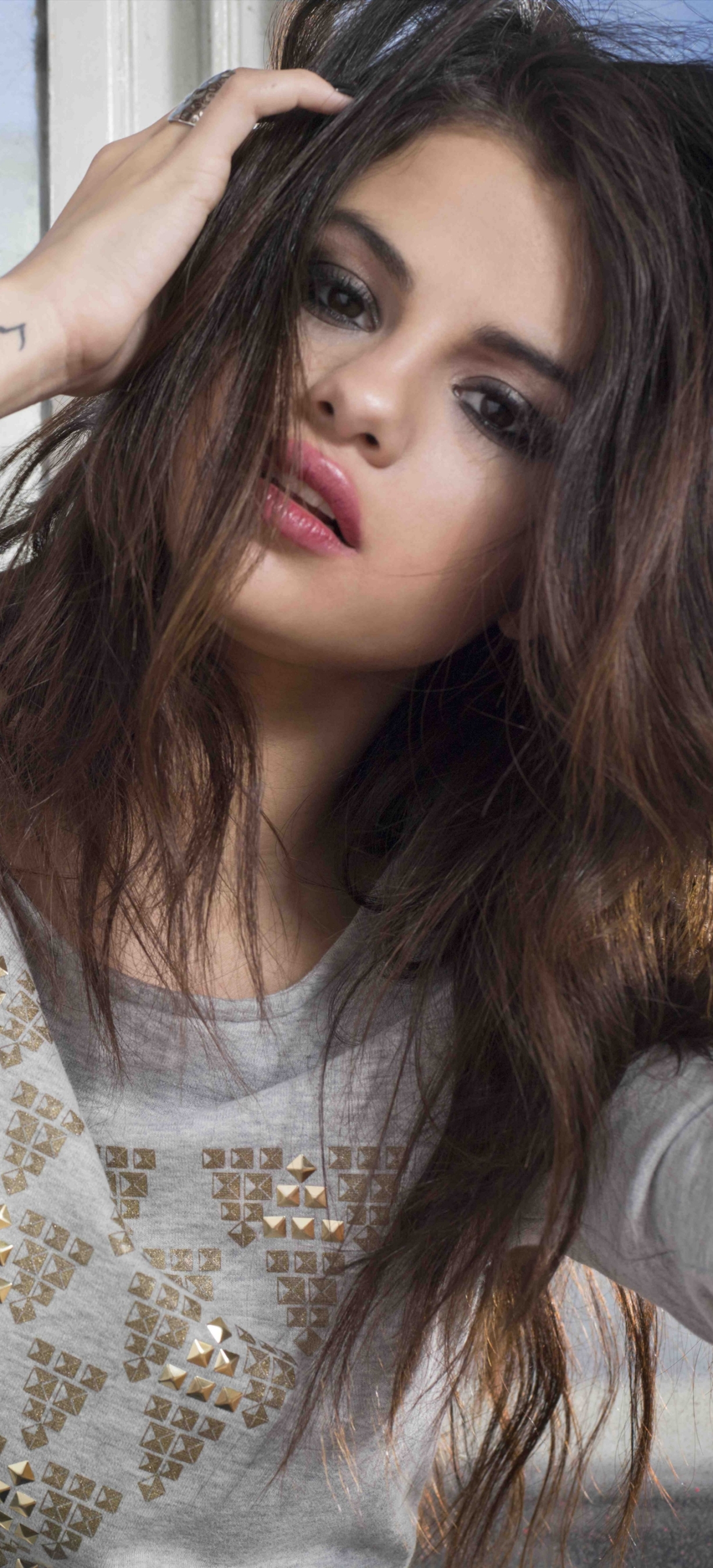 Download mobile wallpaper Music, Selena Gomez, Singer, Brunette, Long Hair, Actress for free.