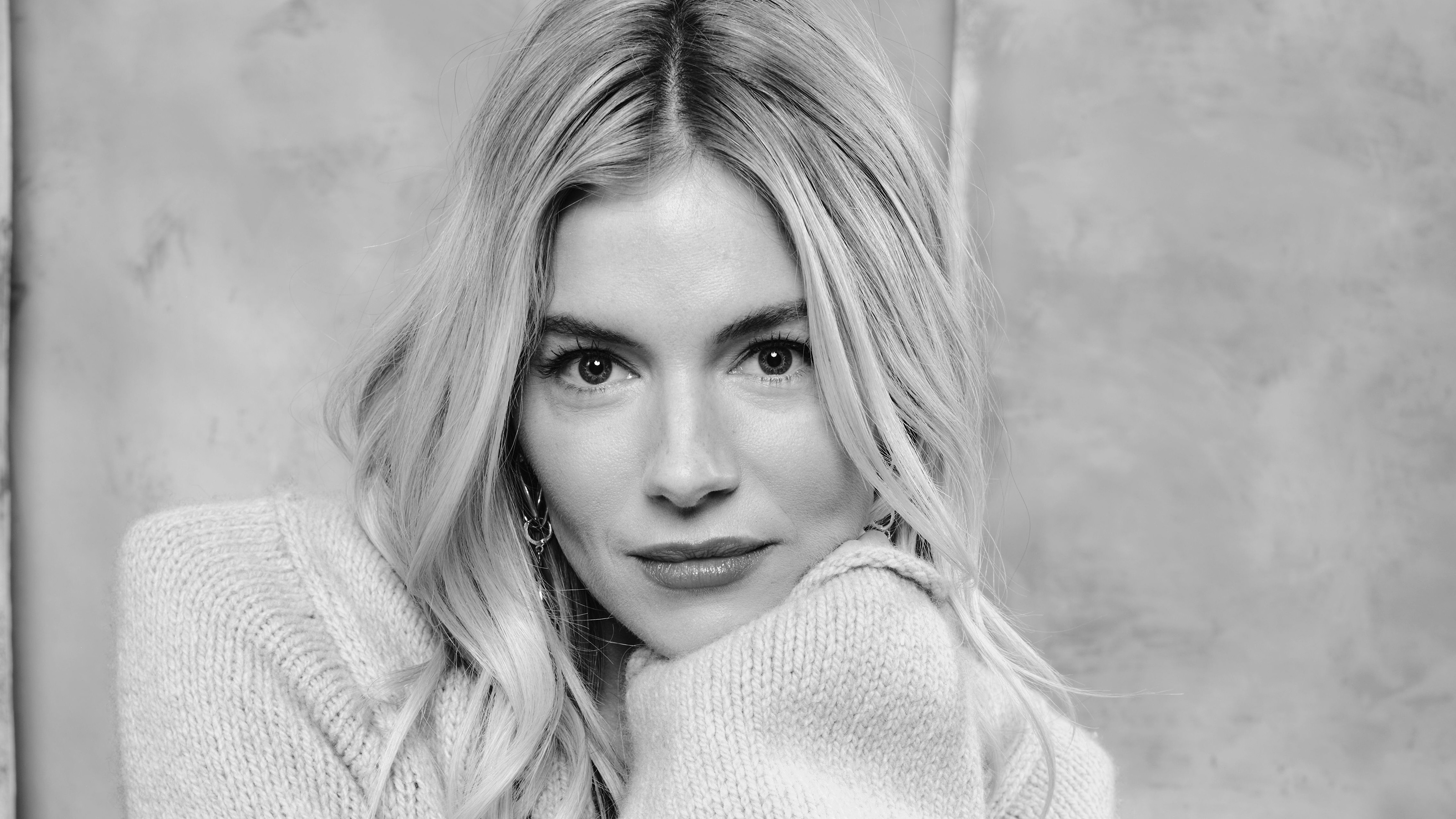 Download mobile wallpaper Face, Model, American, Celebrity, Black & White, Actress, Sienna Miller for free.