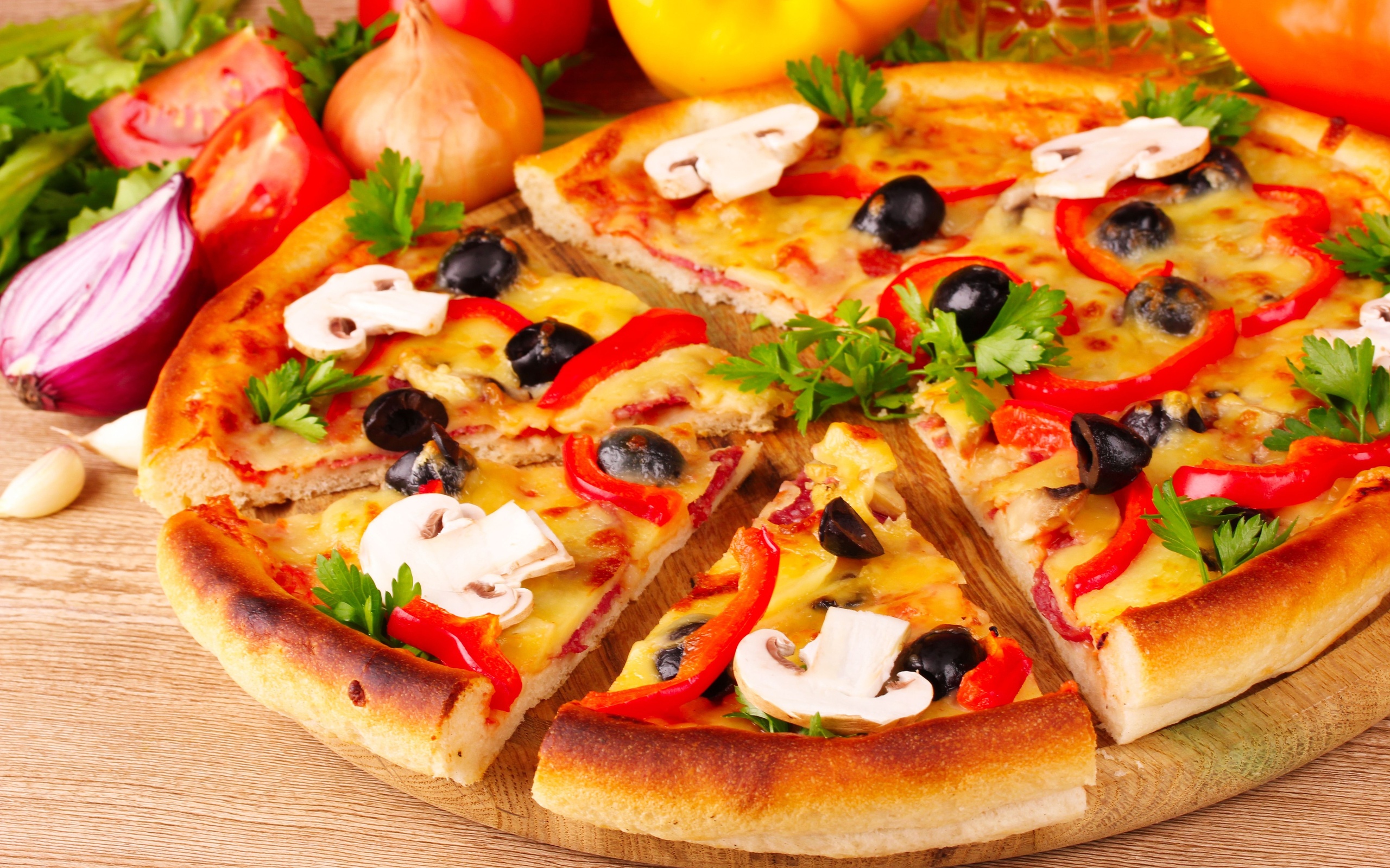 568883 Hintergrundbild herunterladen nahrungsmittel, pizza, pilz, olive, zwiebel, petersilie, tomate - Bildschirmschoner und Bilder kostenlos