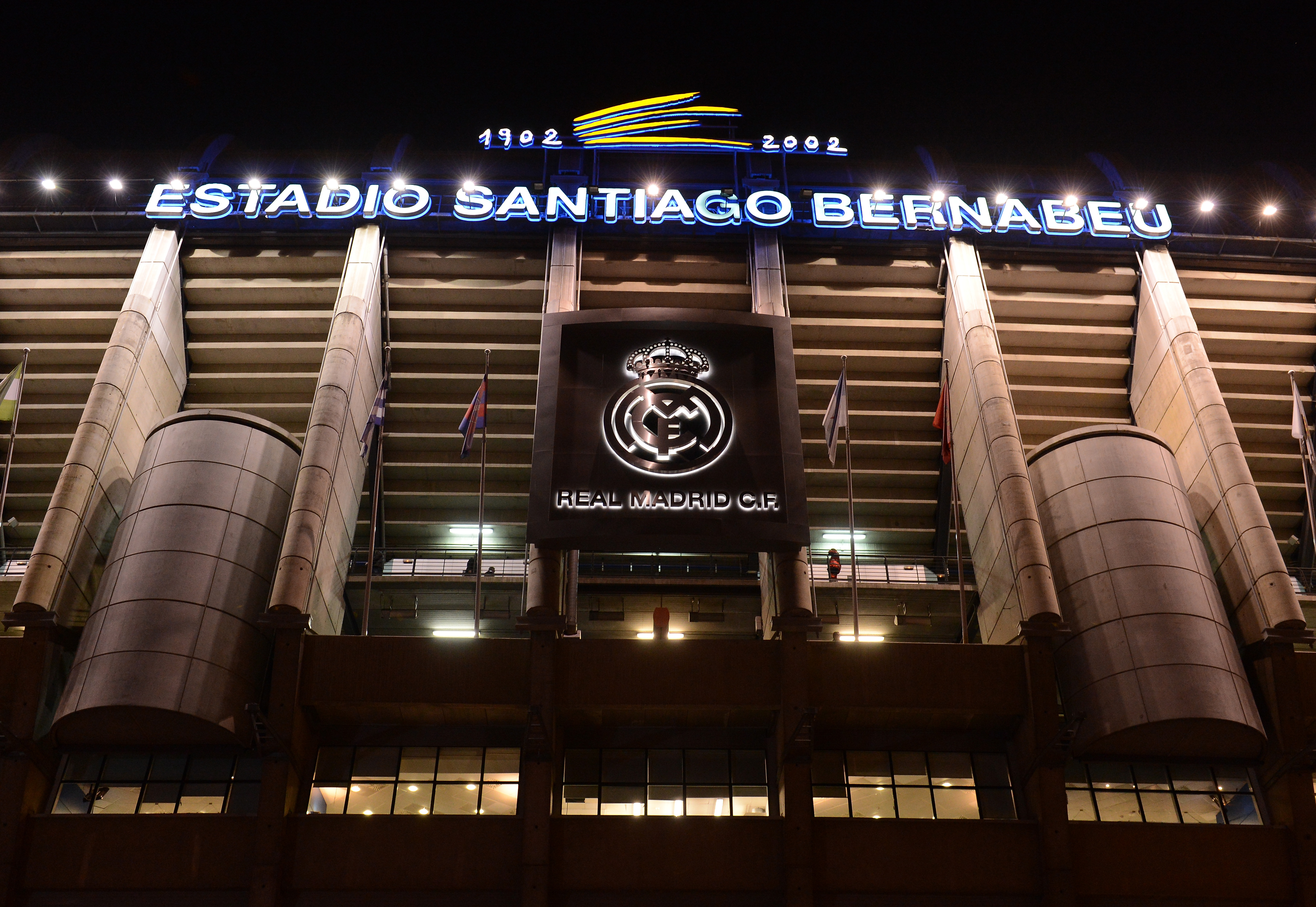 510816 économiseurs d'écran et fonds d'écran Stade Santiago Bernabéu sur votre téléphone. Téléchargez  images gratuitement