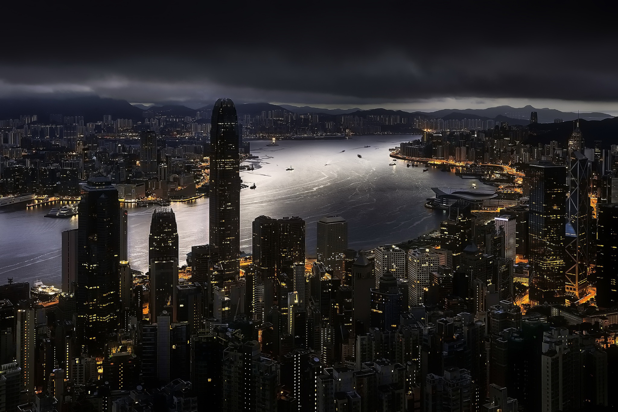 Laden Sie das Städte, Wolkenkratzer, Gebäude, Fluss, Stadtbild, China, Hongkong, Nacht, Menschengemacht, Großstadt-Bild kostenlos auf Ihren PC-Desktop herunter
