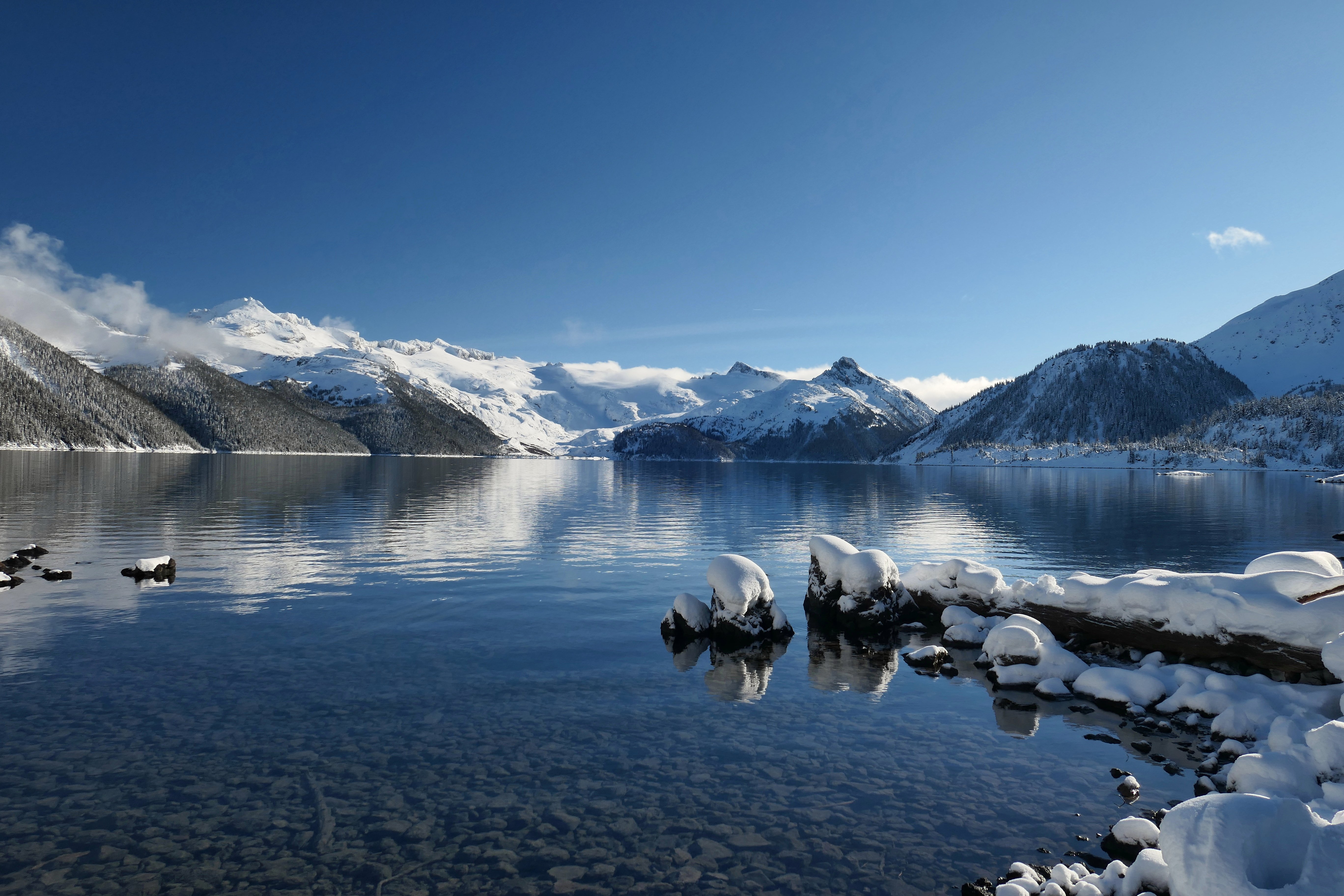 Скачать картинку Снег, Горы, Озеро, Зима, Природа в телефон бесплатно.