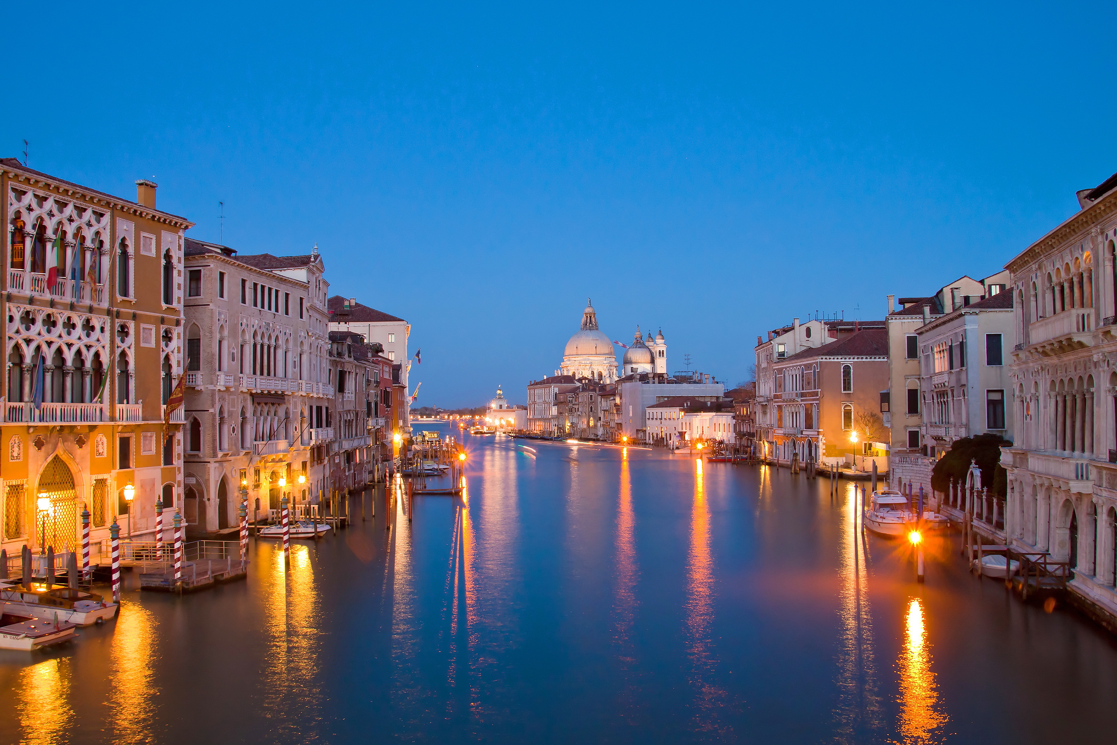Скачать картинку Венеция, Италия, Города, Сделано Человеком, Город в телефон бесплатно.