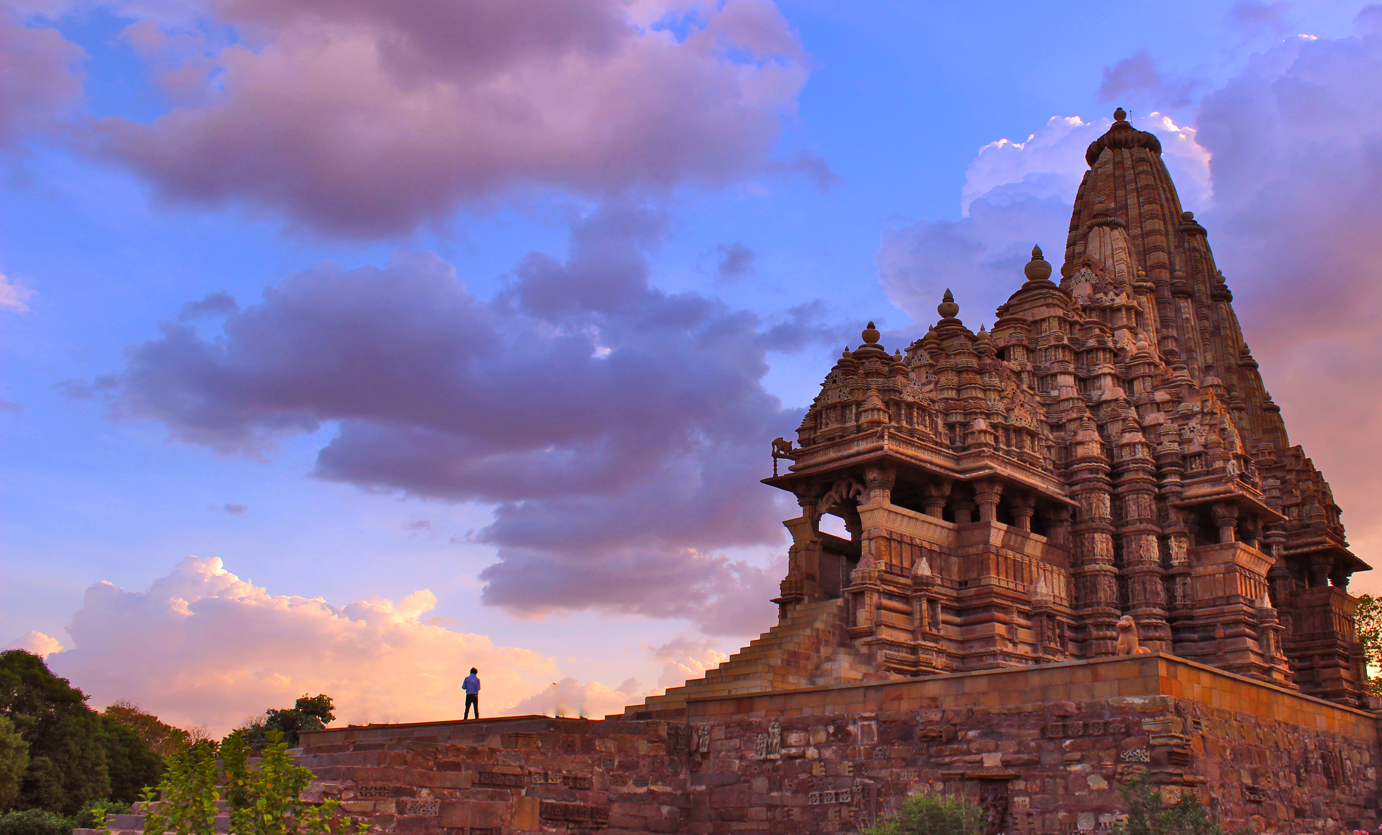 Скачать картинку Кхаджурахо, Индия, Храмы, Религиозные в телефон бесплатно.