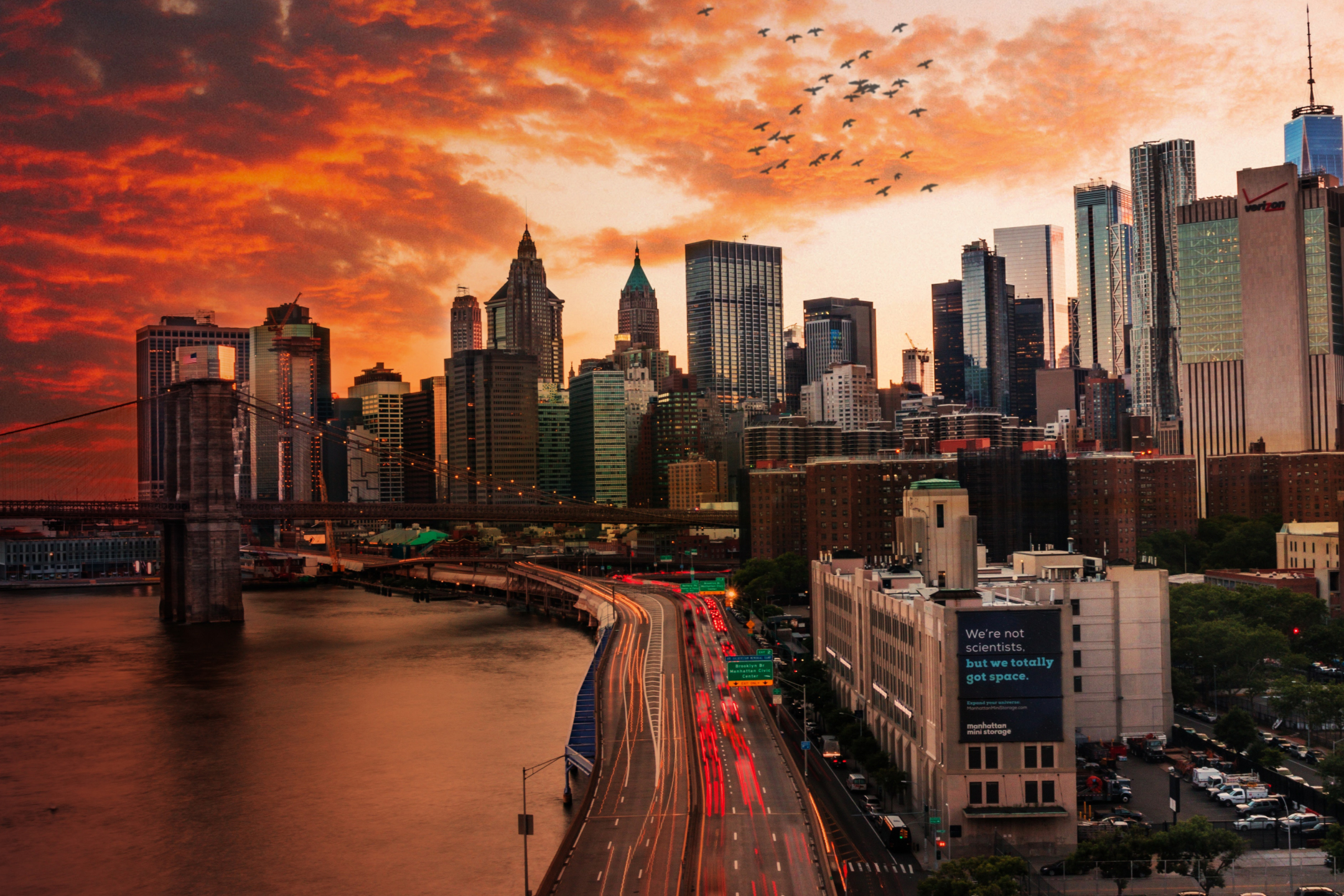 Handy-Wallpaper Städte, Wolkenkratzer, Stadtbild, New York, Manhattan, Autobahn, Sonnenuntergang, Menschengemacht, Brooklyn Brücke kostenlos herunterladen.