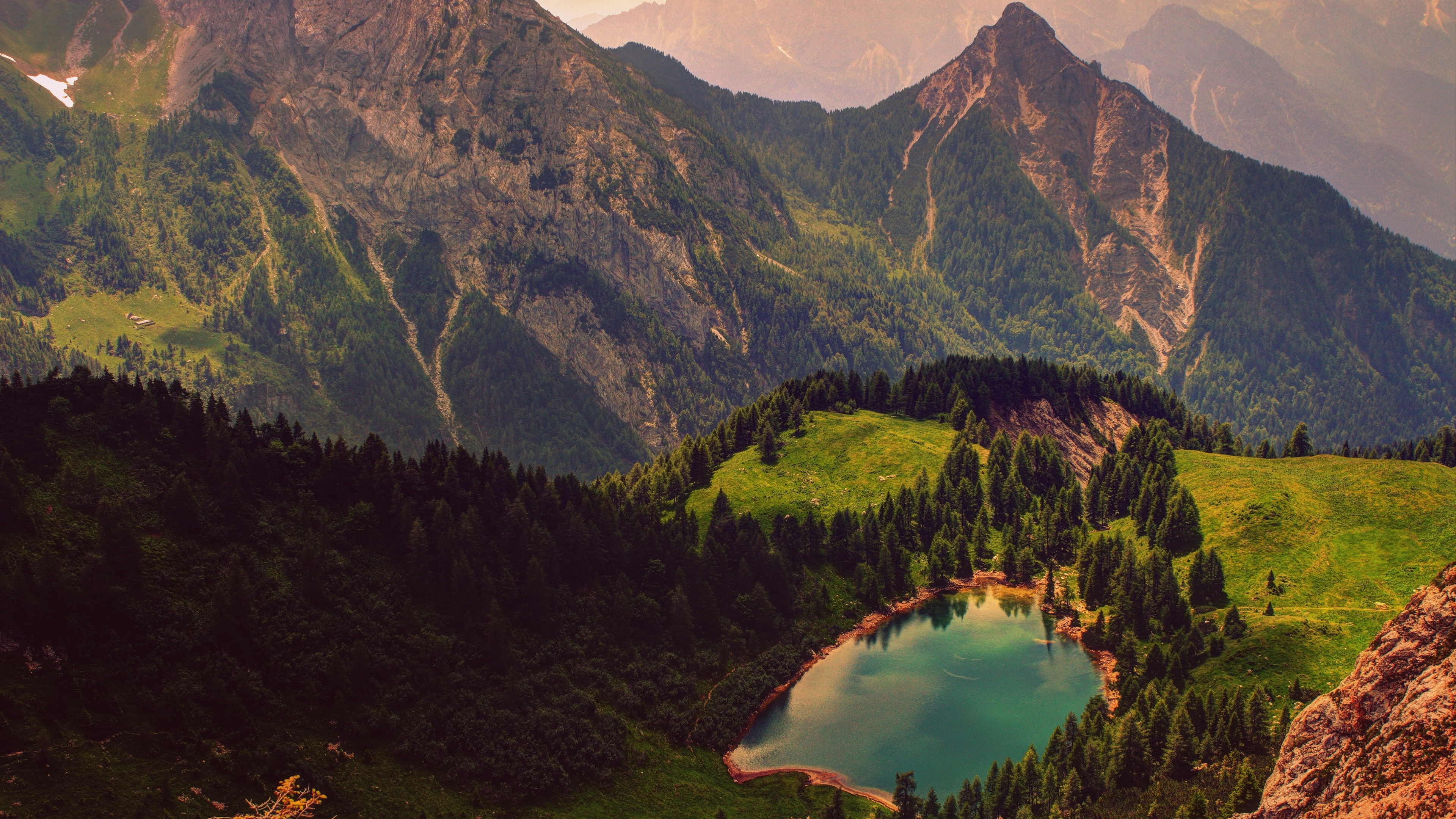 Скачать картинку Пейзаж, Гора, Озеро, Лес, Австрия, Зеленый, Земля/природа в телефон бесплатно.