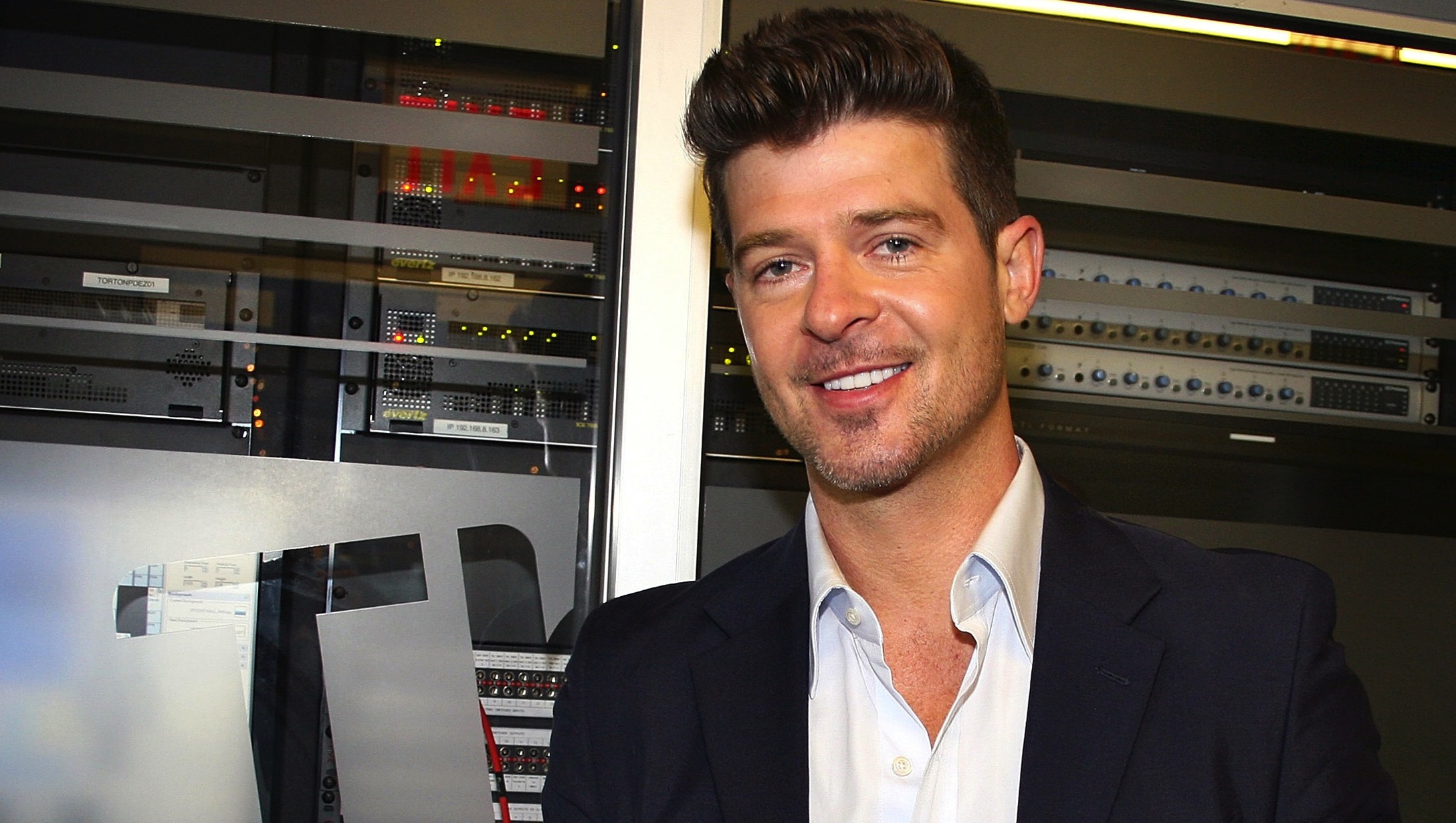 Free download wallpaper Music, Robin Thicke on your PC desktop