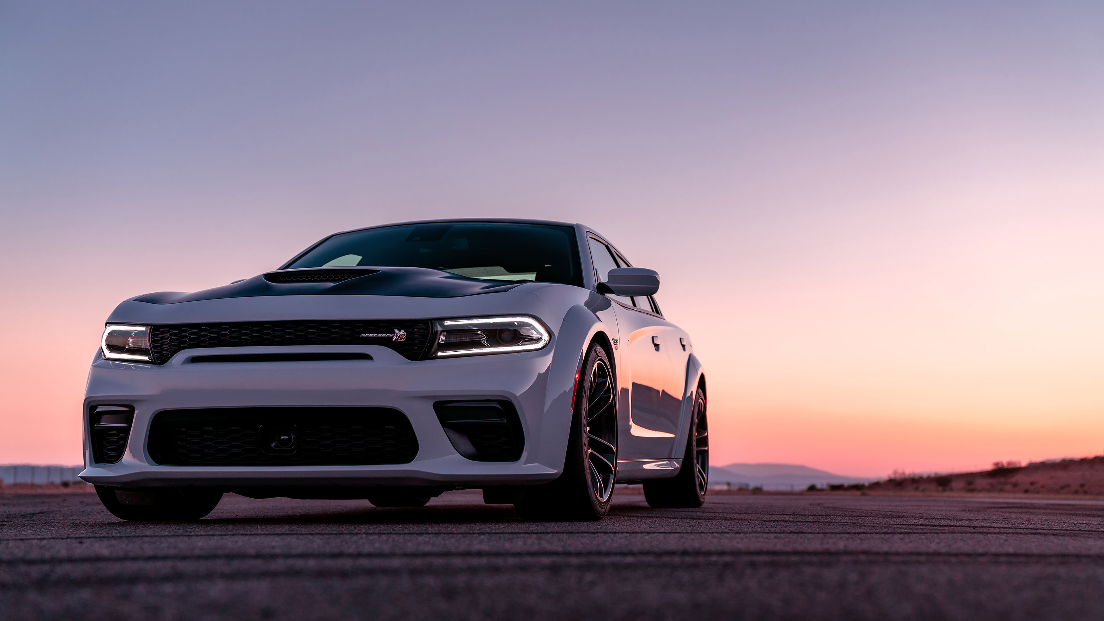 Скачать обои Dodge Charger Scat Pack Широкофюзеляжный на телефон бесплатно