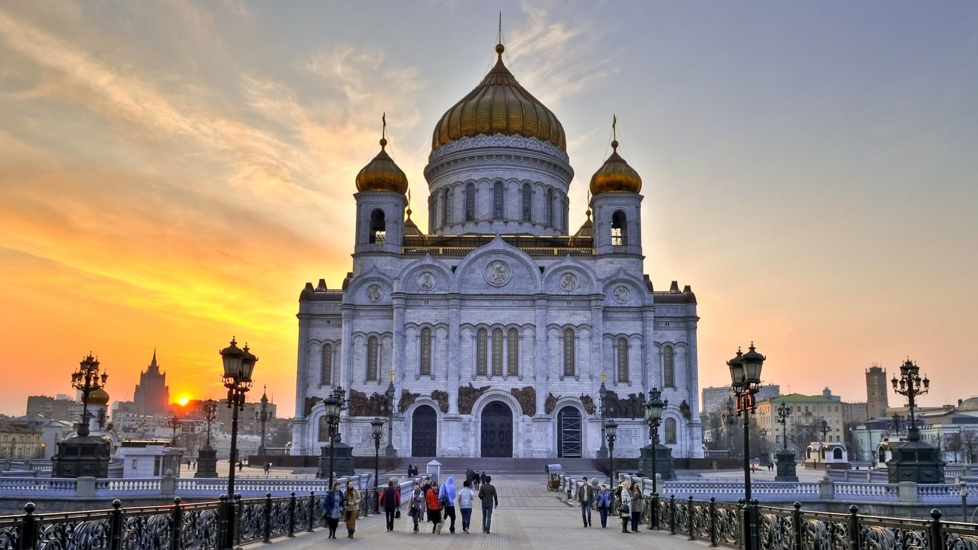 Download mobile wallpaper Building, Russia, Church, Cathedral, Moscow, Religious, Cathedral Of Christ The Saviour for free.